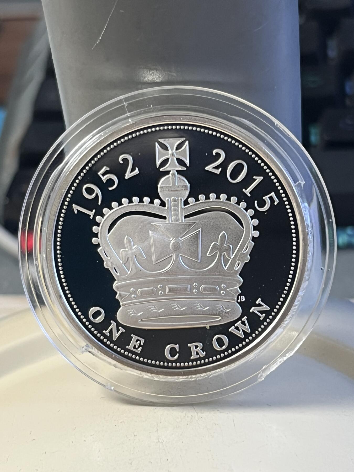 第175期拍卖【长期征集拍品】 英国2015年在位时间最长君主精制纪念银币首日封，925银，28.28克，有氧化，塑料盒有破