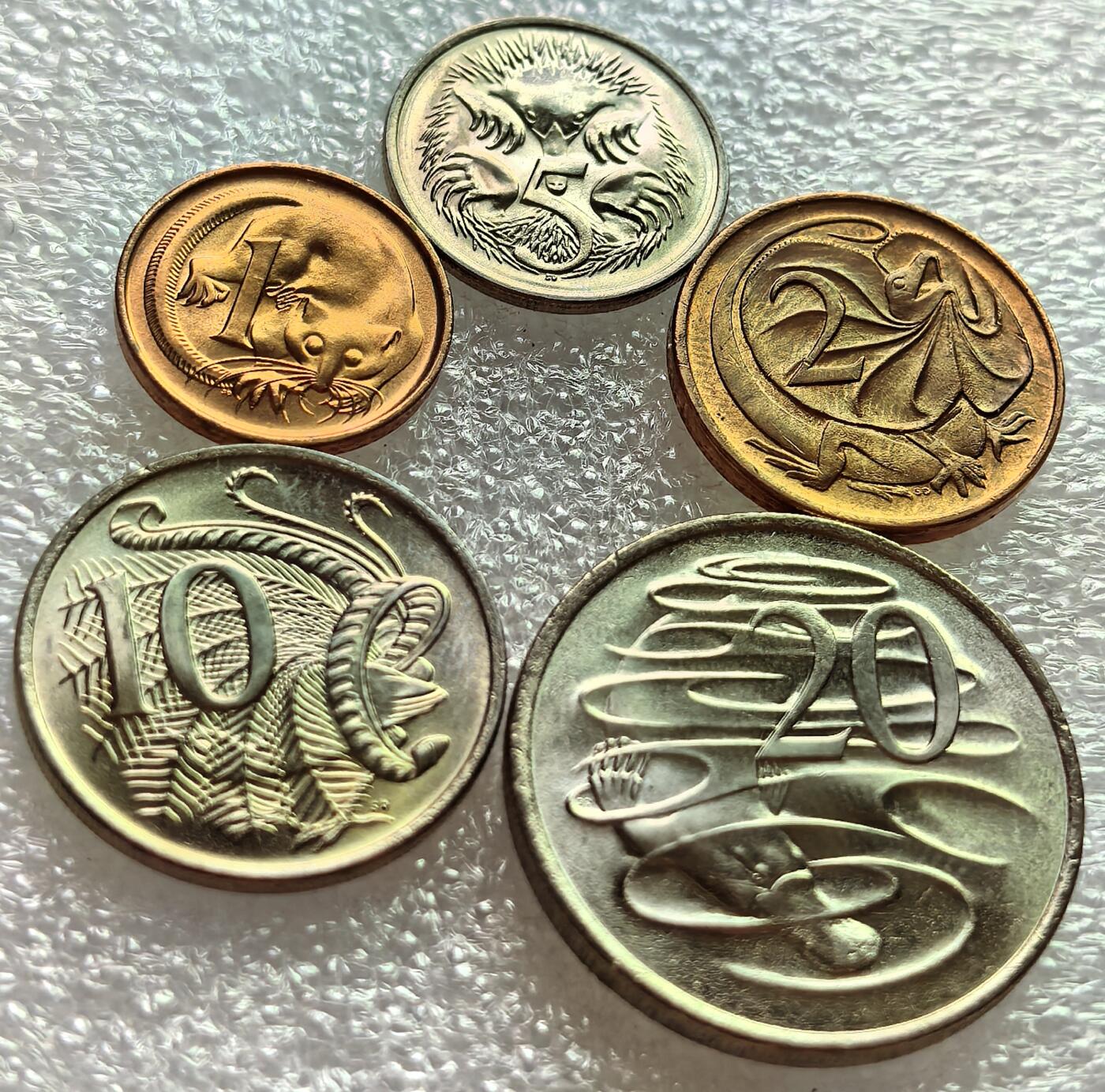 外国优质老铜币纪念币银币专场，周六晚上九点倒数截拍，满百包邮，周日发货,可寄存半年，喜欢朋友微信扫描二维码可直接参拍
