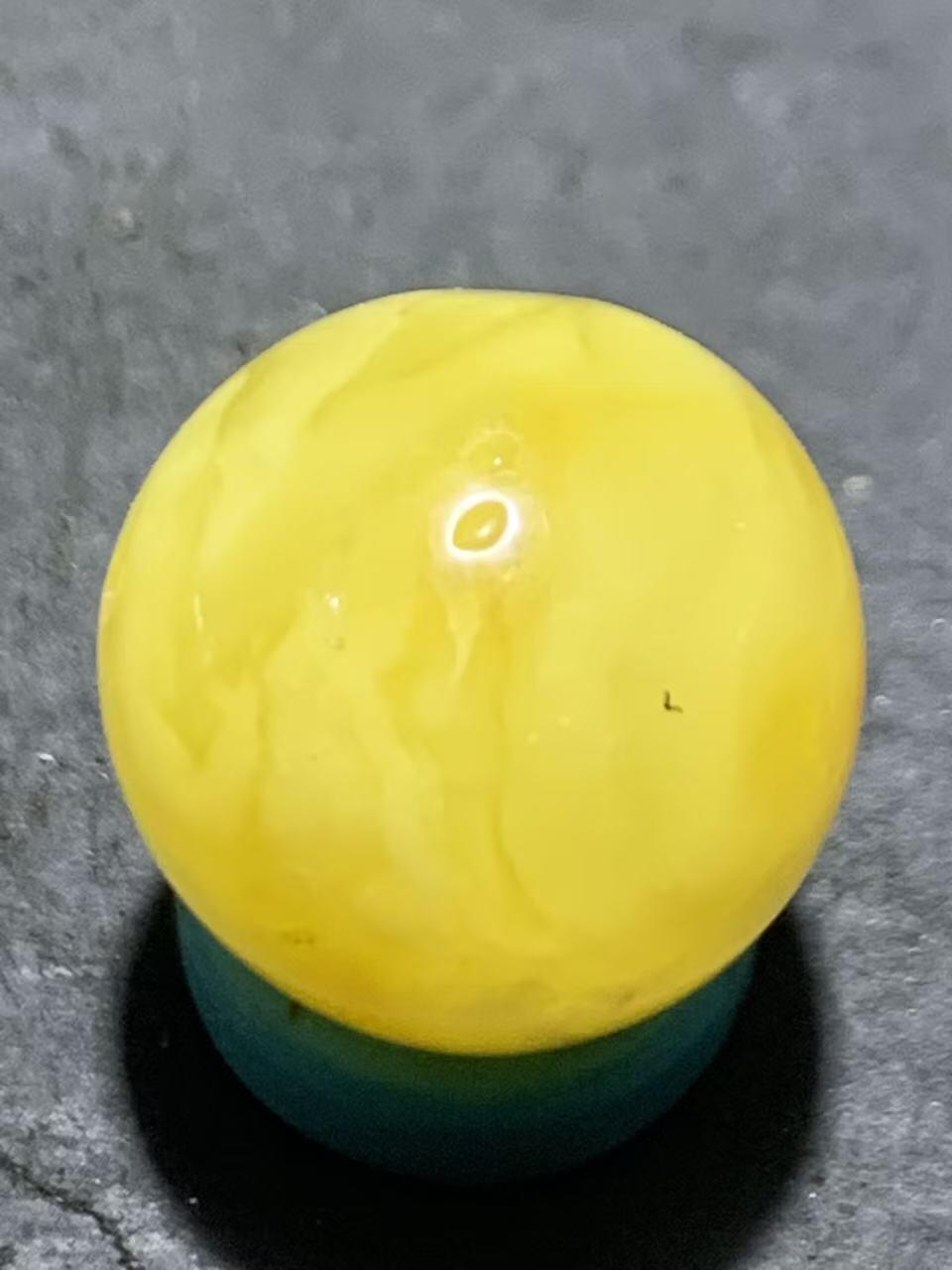 天然乌克兰原矿蜜蜡通货圆珠一颗！