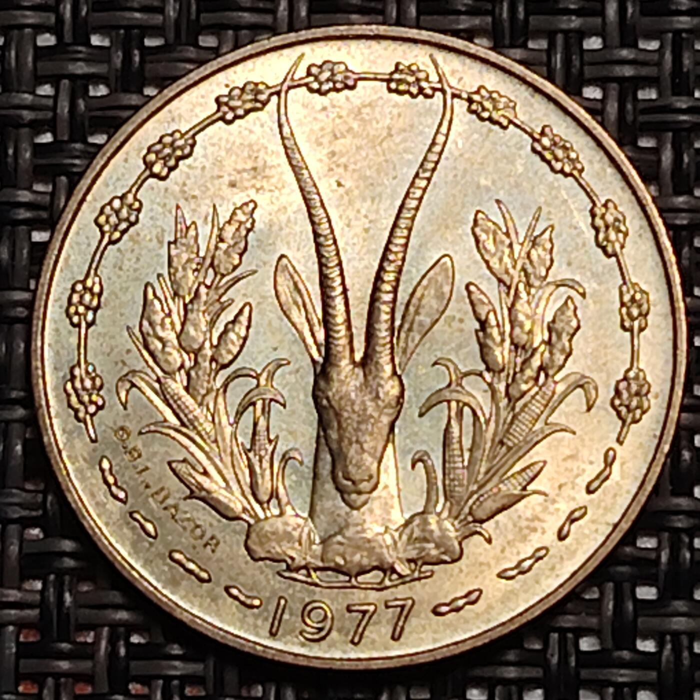 布加迪🐬～世界钱币(上海)🌾第 243 期 /  各国套币和散币 西非 1977年 10法郎