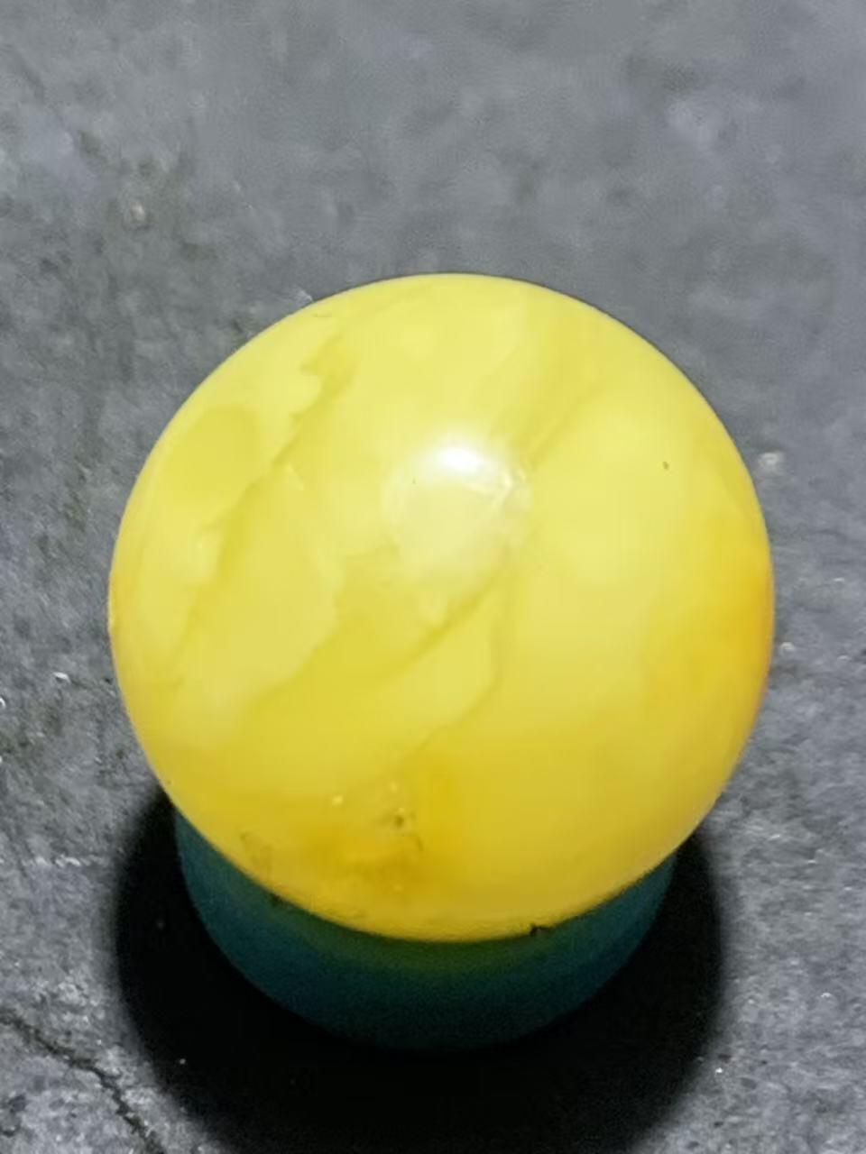 天然乌克兰原矿蜜蜡通货圆珠一颗！