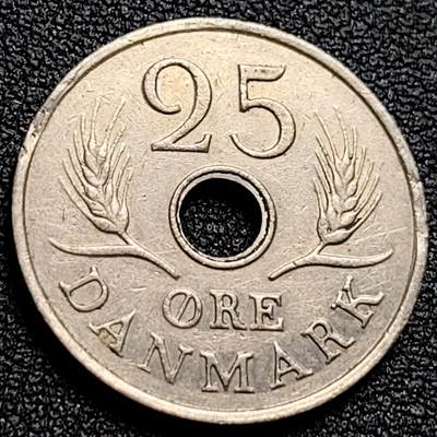 泉币菌-第109场-精品福利场 - 丹麦1969年25欧尔中孔镍币 玛格丽特二世花押 