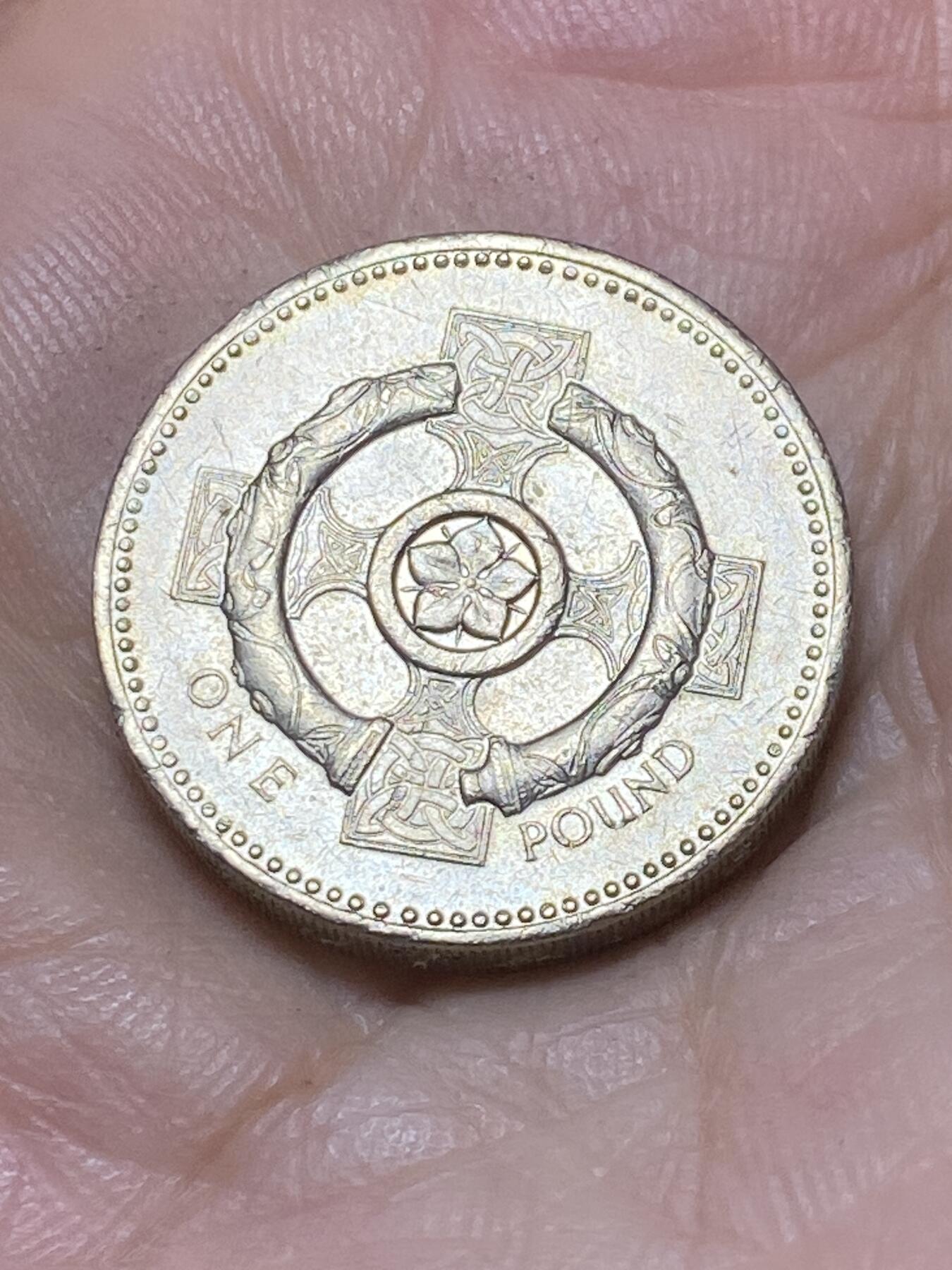 2025年第九十场(总第一百一十六场）外国好品散币(免佣金) 英国🇬🇧2001年1英镑(伊丽莎白二世老年头像，北爱尔兰凯尔特十字架图案)
