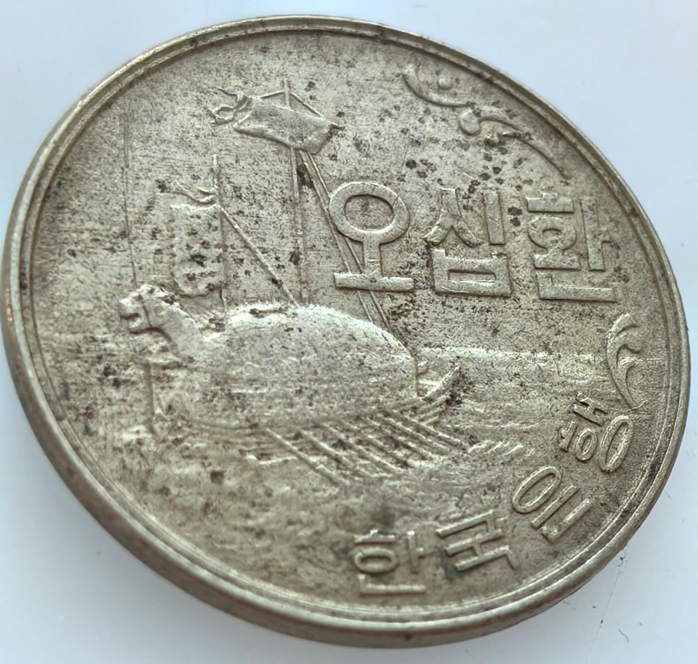 外国优质老铜币纪念币银币专场，周六晚上九点倒数截拍，满百包邮，周日发货,可寄存半年，喜欢朋友微信扫描二维码可直接参拍