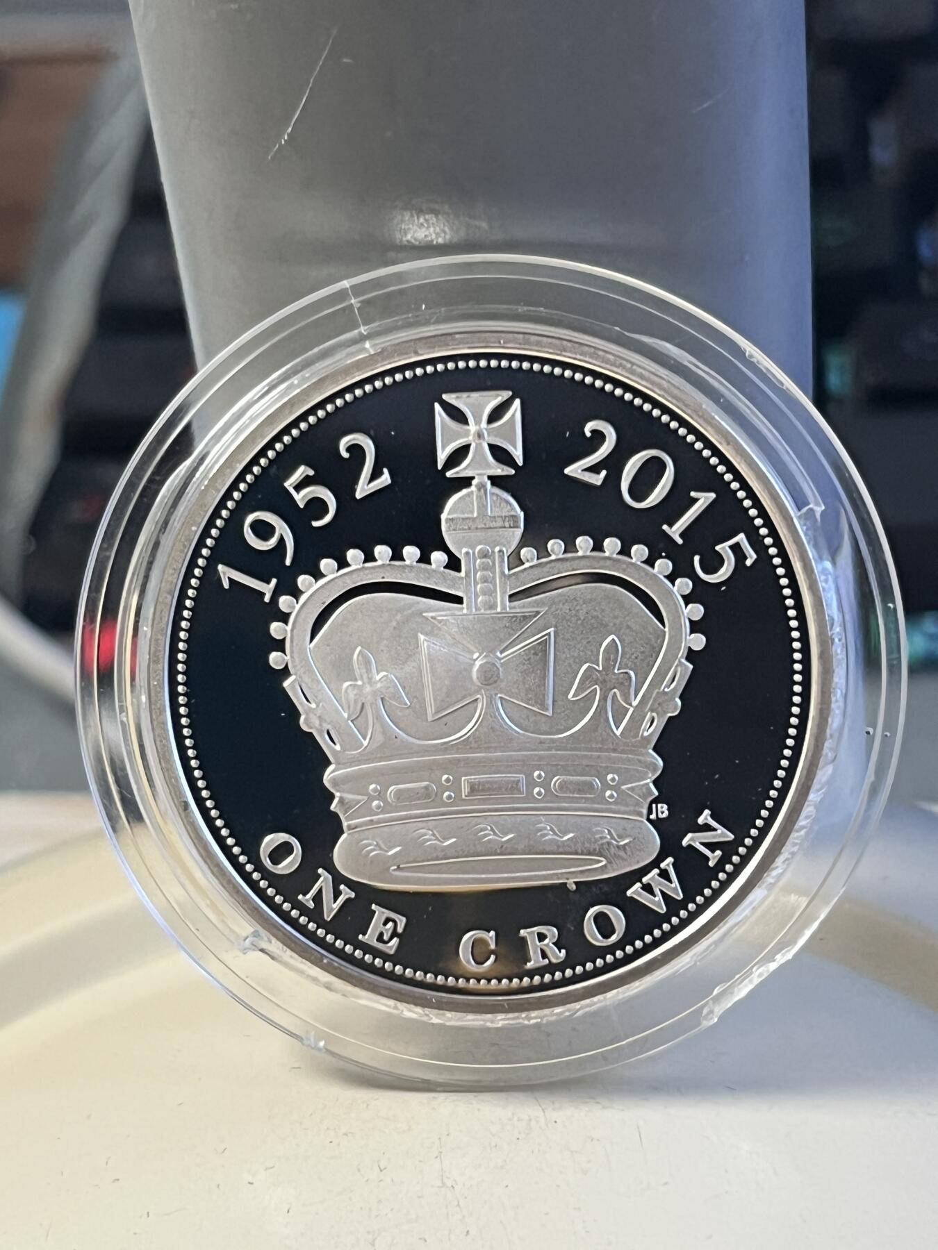 第175期拍卖【长期征集拍品】 英国2015年在位时间最长君主精制纪念银币首日封，925银，28.28克，有氧化，塑料盒有破