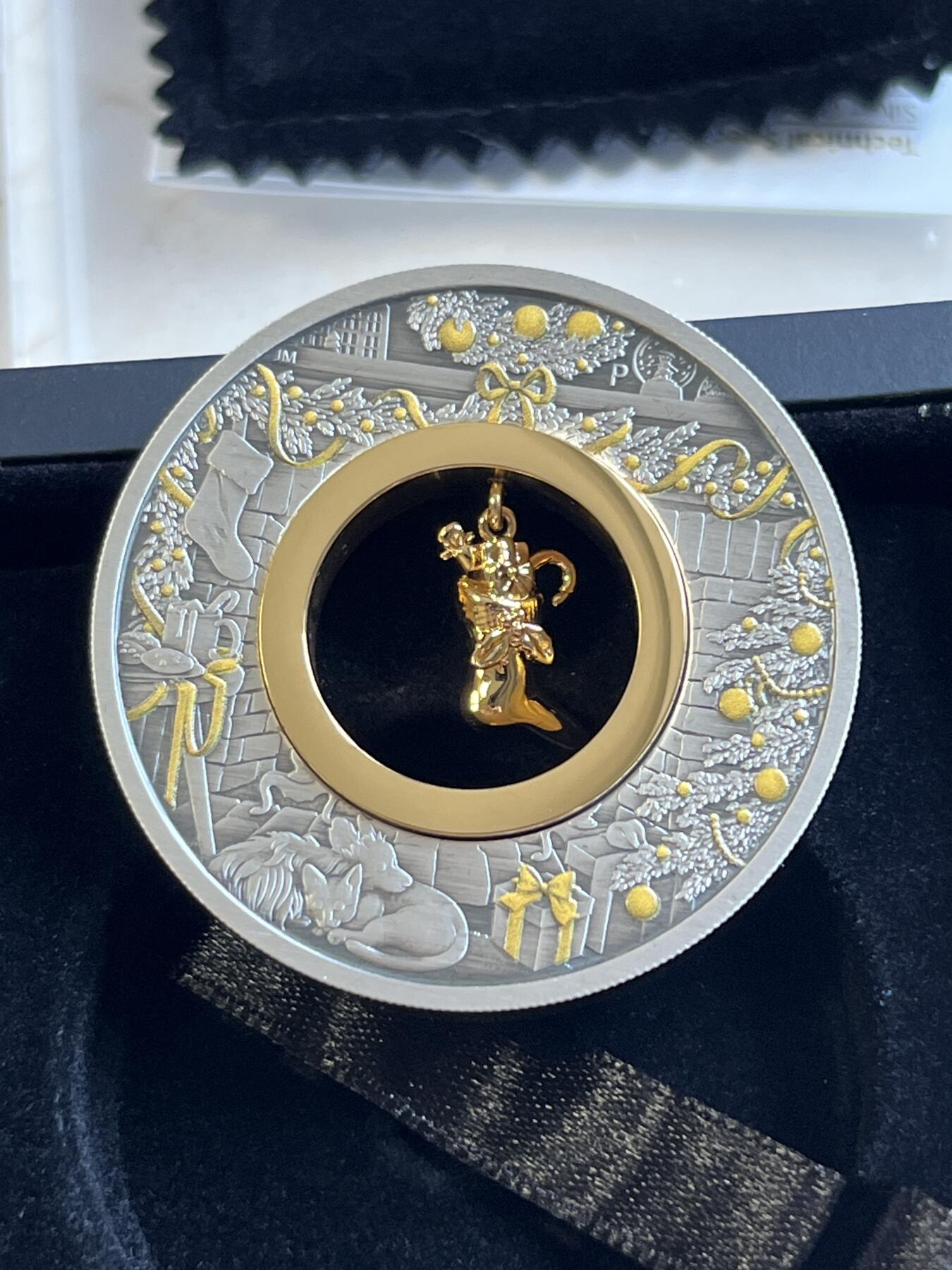 第175期拍卖【长期征集拍品】 澳大利亚2023年圣诞礼物2圣诞袜镂空2盎司镀金银币，999银，发行2500枚