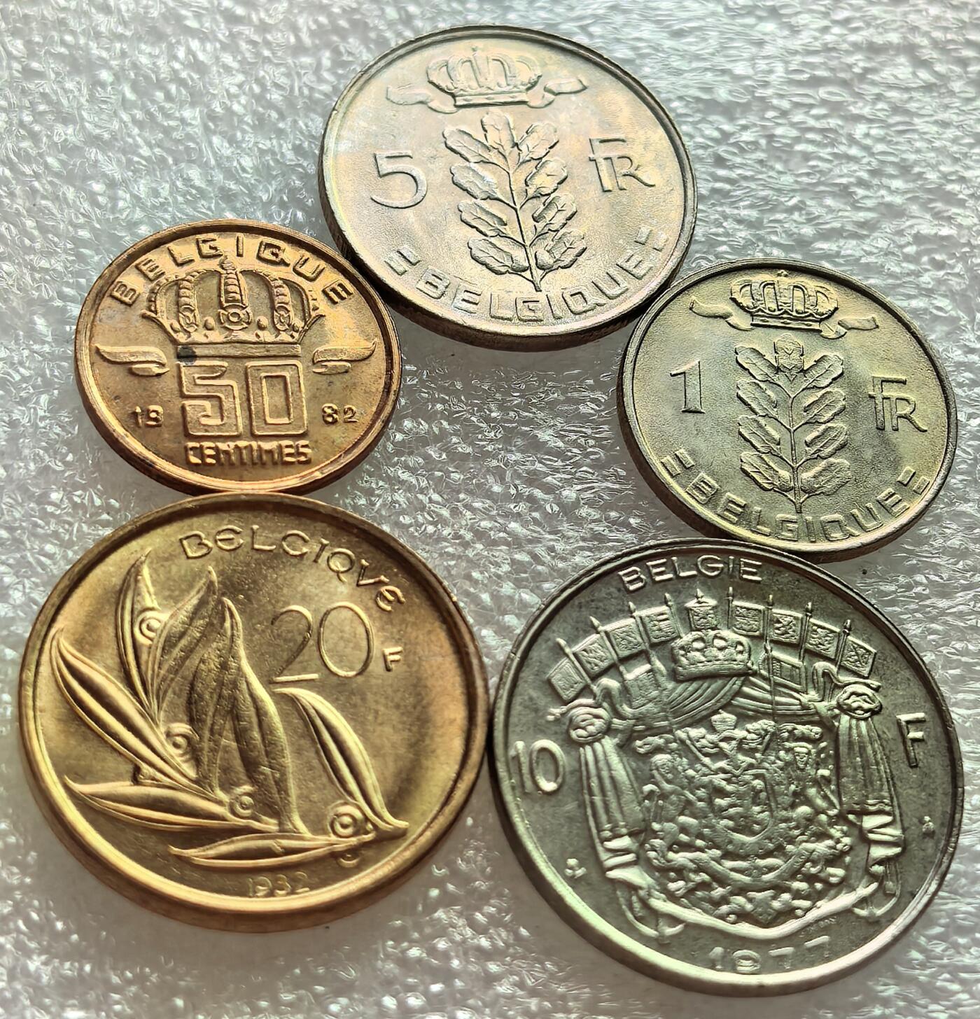外国优质老铜币纪念币银币专场，周六晚上九点倒数截拍，满百包邮，周日发货,可寄存半年，喜欢朋友微信扫描二维码可直接参拍