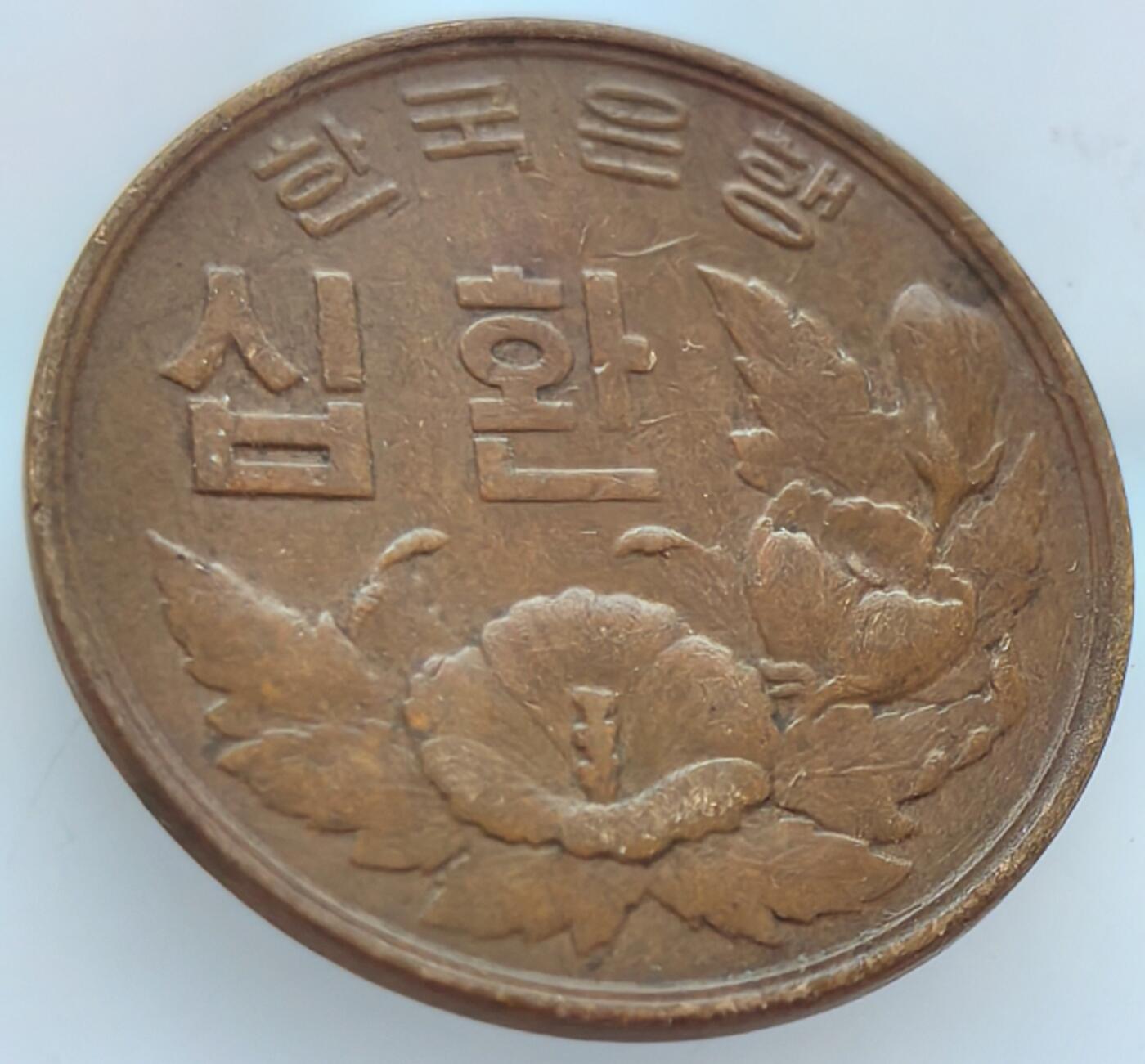 外国优质老铜币纪念币银币专场，周六晚上九点倒数截拍，满百包邮，周日发货,可寄存半年，喜欢朋友微信扫描二维码可直接参拍