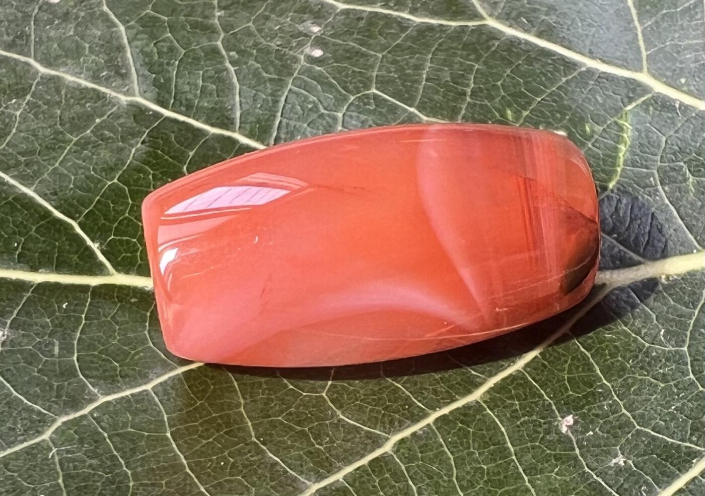零元拍：南红玛瑙桶珠，约7.4克，25/13MM，颜色以实物为准。