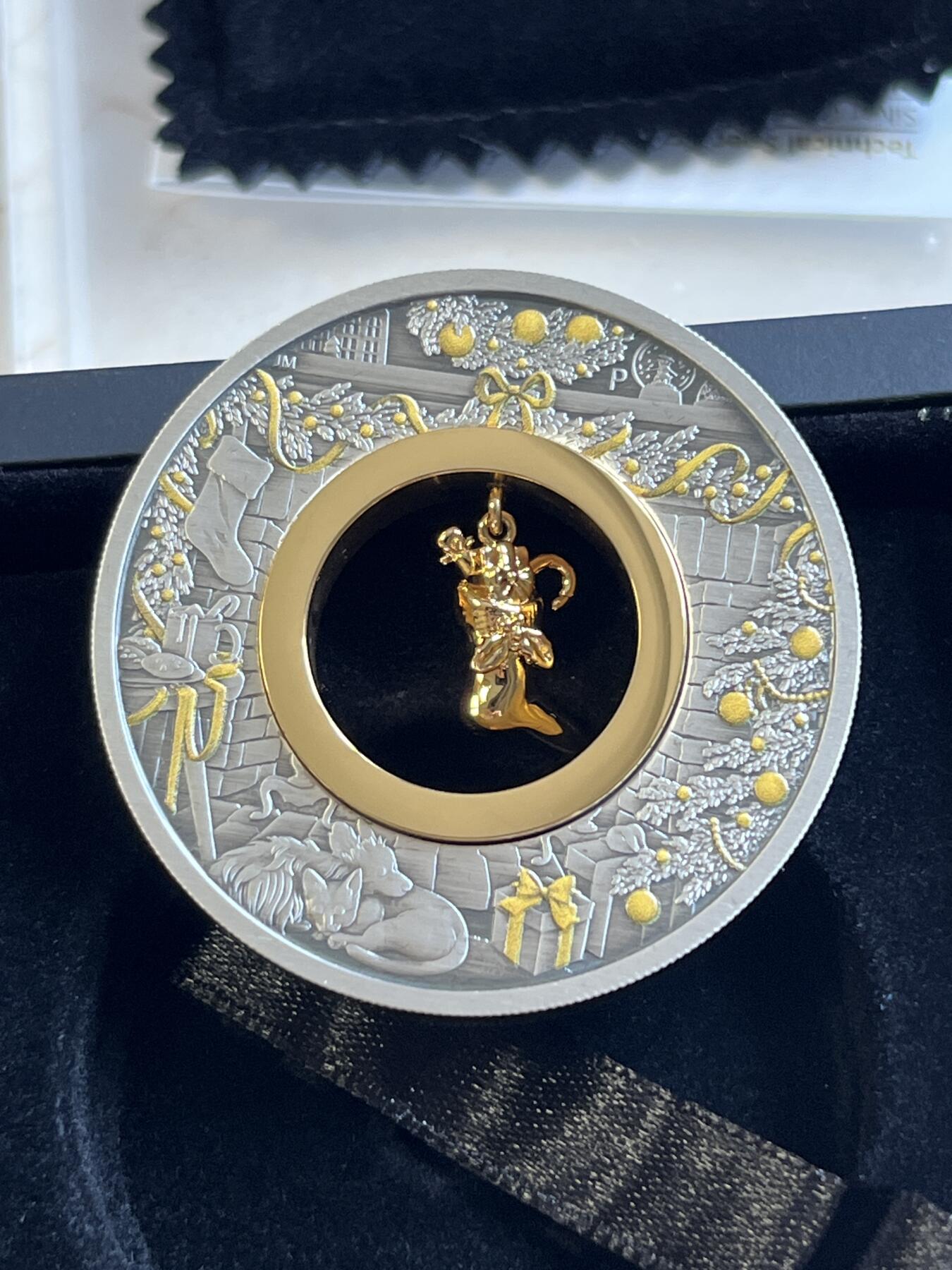 第175期拍卖【长期征集拍品】 澳大利亚2023年圣诞礼物2圣诞袜镂空2盎司镀金银币，999银，发行2500枚