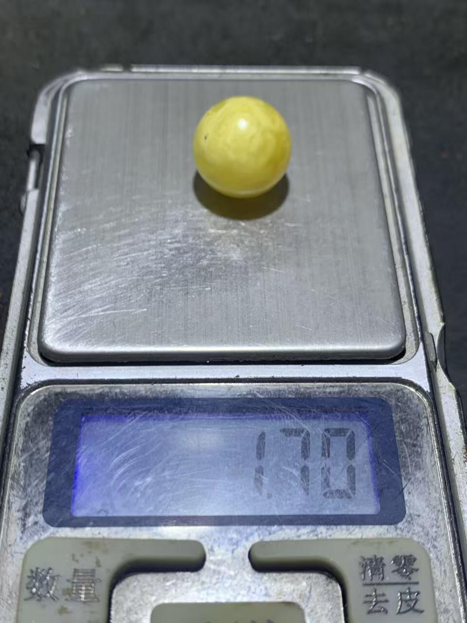 天然乌克兰原矿蜜蜡通货圆珠一颗！