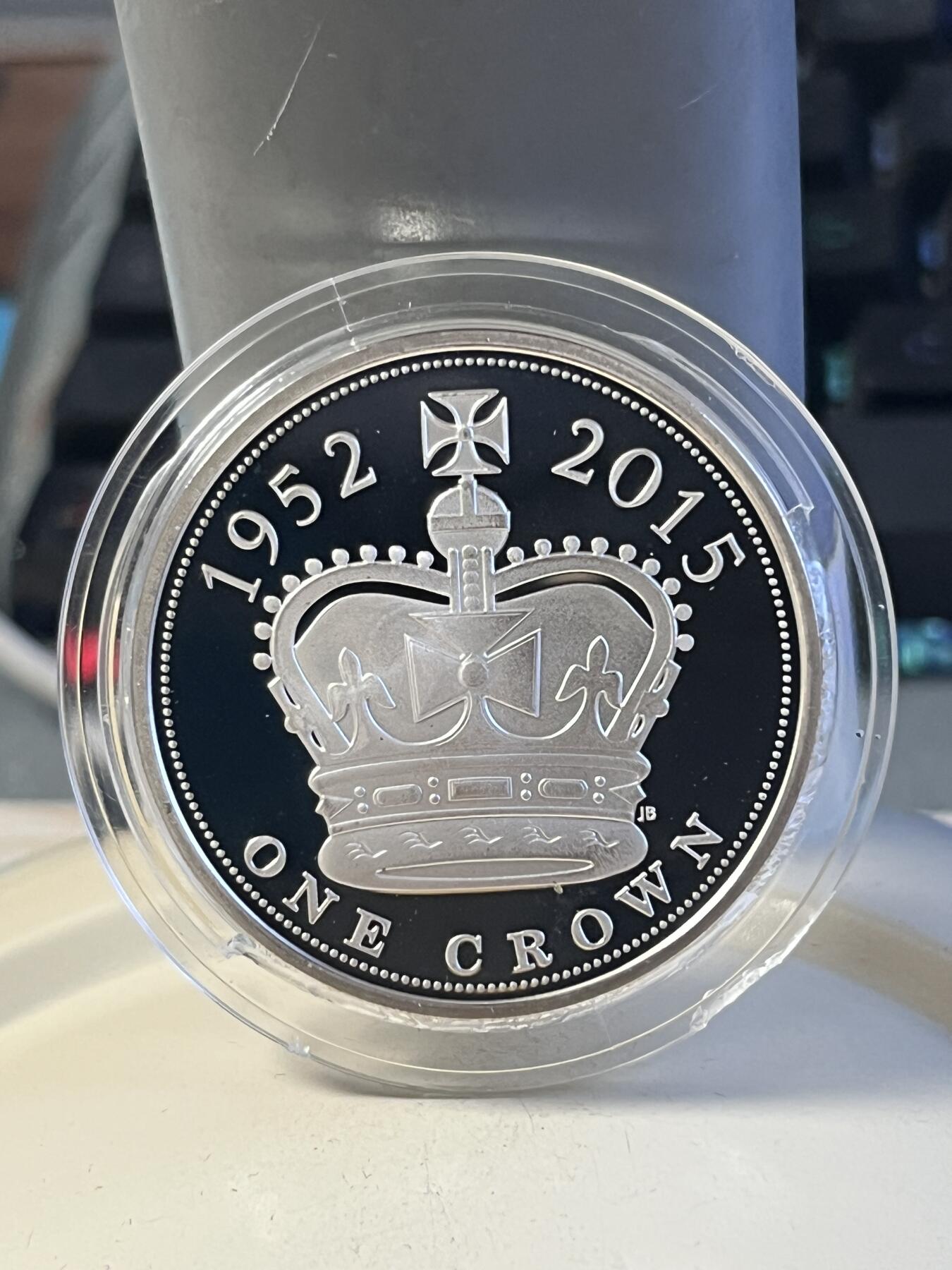 第175期拍卖【长期征集拍品】 英国2015年在位时间最长君主精制纪念银币首日封，925银，28.28克，有氧化，塑料盒有破