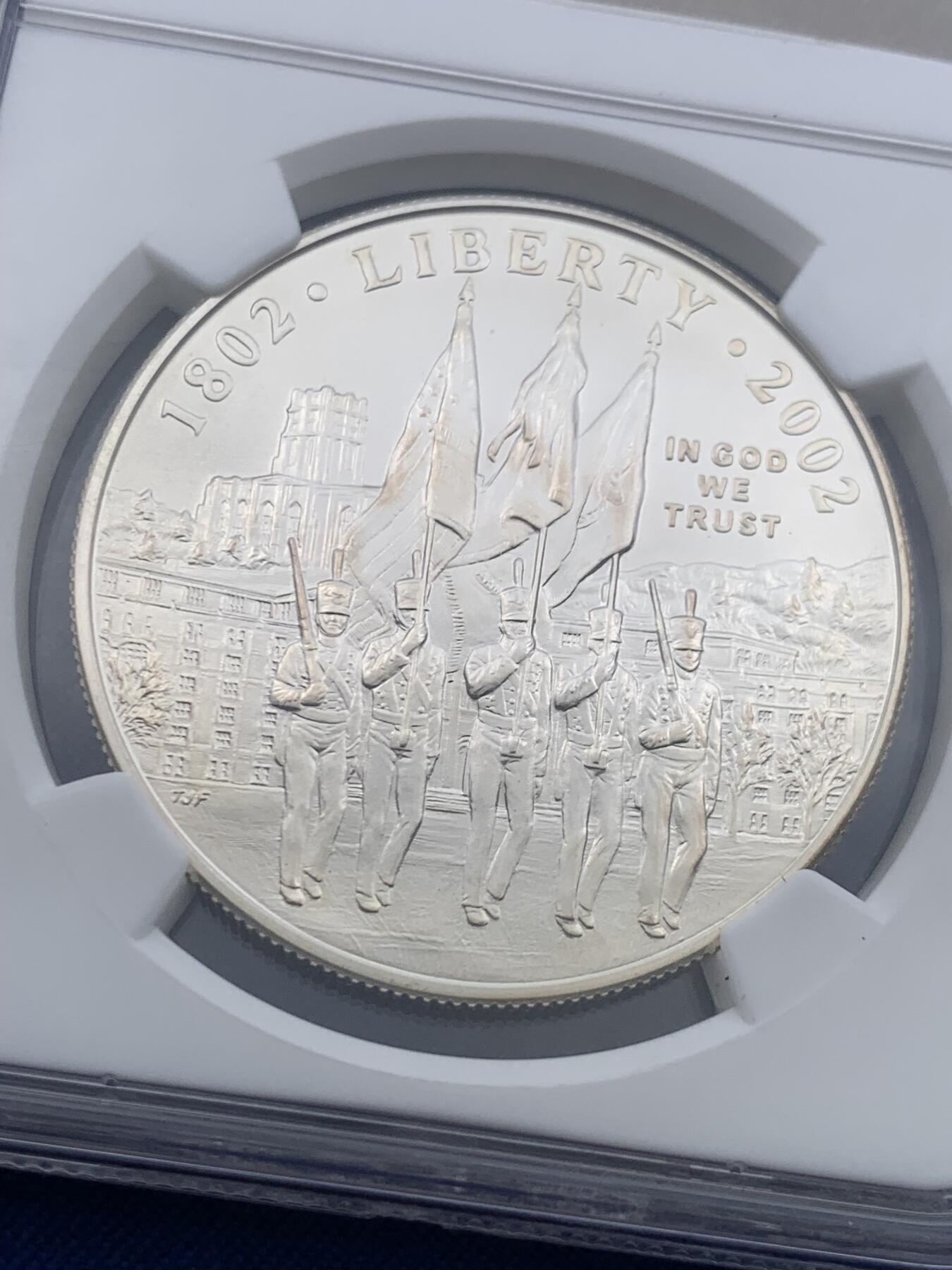 《竞宝斋》第418场 周日，周一，2场连拍 （全场包邮） 经典老标 NGC MS70 美国2002年西点军校成立200周年1美元普制纪念银币（26.73克，999纯银，38.1MM币径，西点铸币厂发行，克劳斯2004年度世界硬币大赛之最佳克朗币）