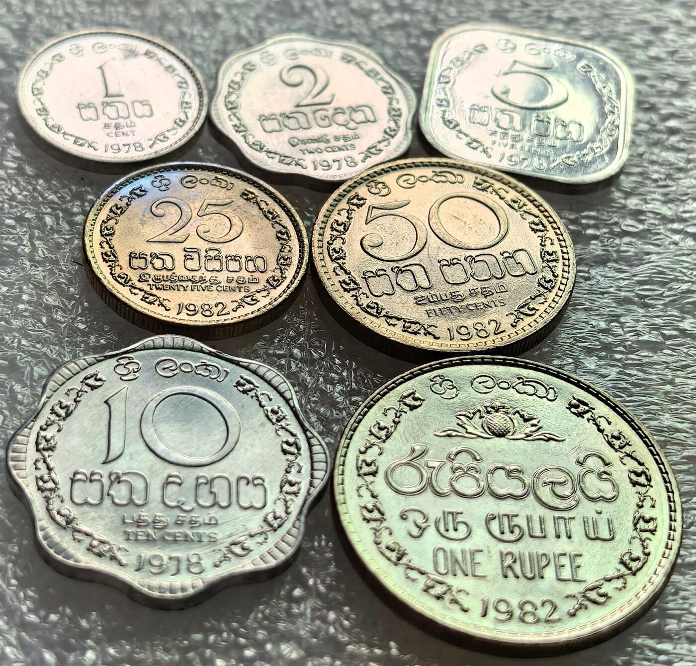 外国优质老铜币纪念币银币专场，周六晚上九点倒数截拍，满百包邮，周日发货,可寄存半年，喜欢朋友微信扫描二维码可直接参拍