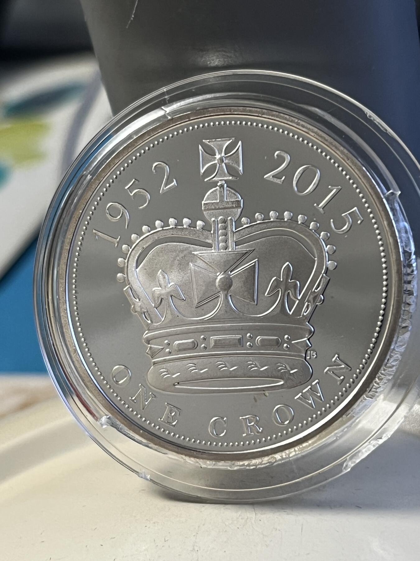 第175期拍卖【长期征集拍品】 英国2015年在位时间最长君主精制纪念银币首日封，925银，28.28克，有氧化，塑料盒有破