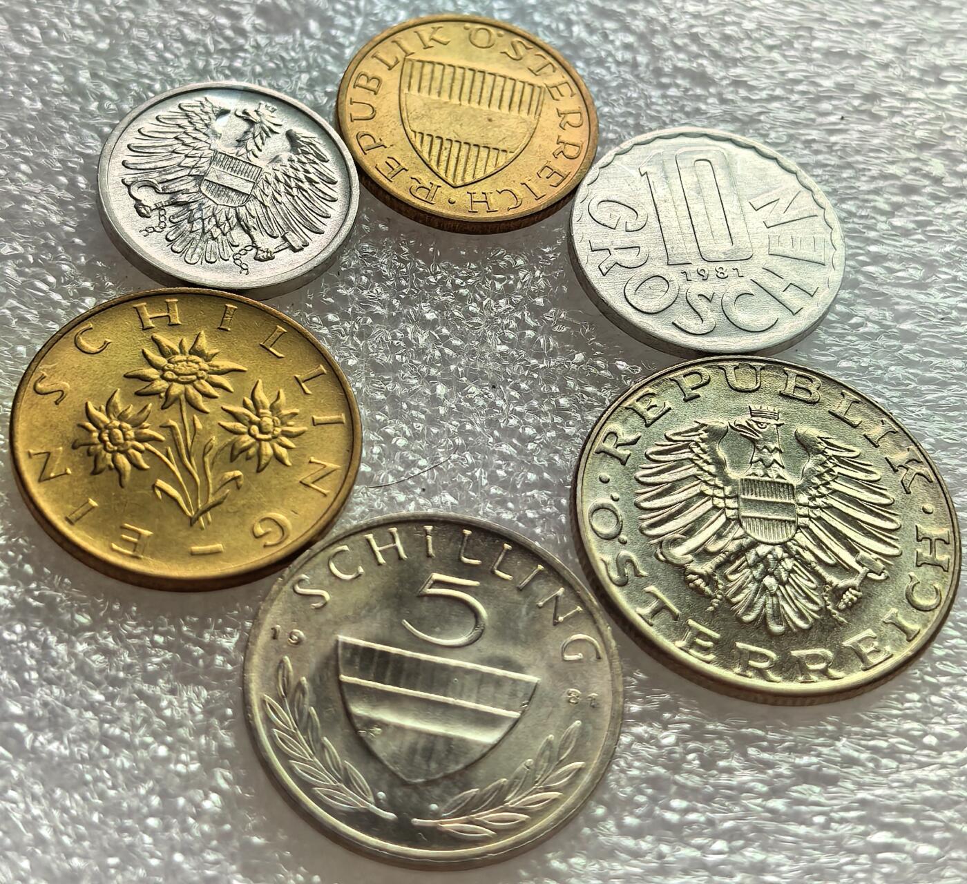 外国优质老铜币纪念币银币专场，周六晚上九点倒数截拍，满百包邮，周日发货,可寄存半年，喜欢朋友微信扫描二维码可直接参拍