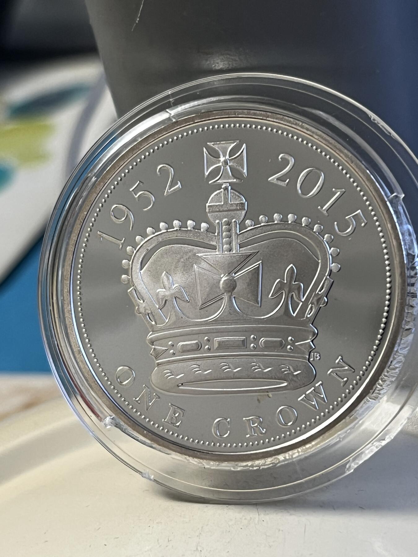 第175期拍卖【长期征集拍品】 英国2015年在位时间最长君主精制纪念银币首日封，925银，28.28克，有氧化，塑料盒有破