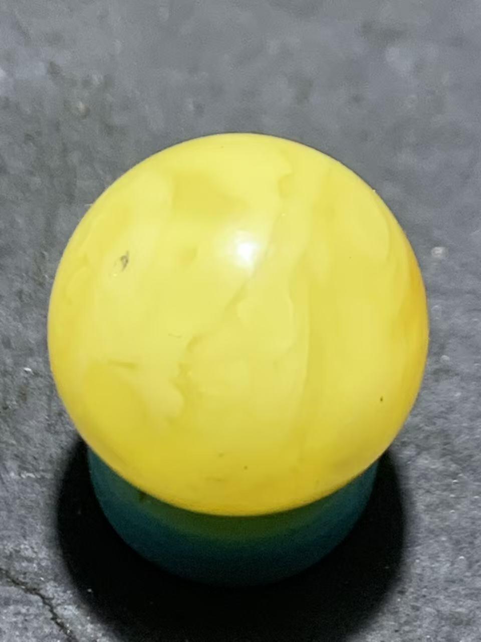 天然乌克兰原矿蜜蜡通货圆珠一颗！