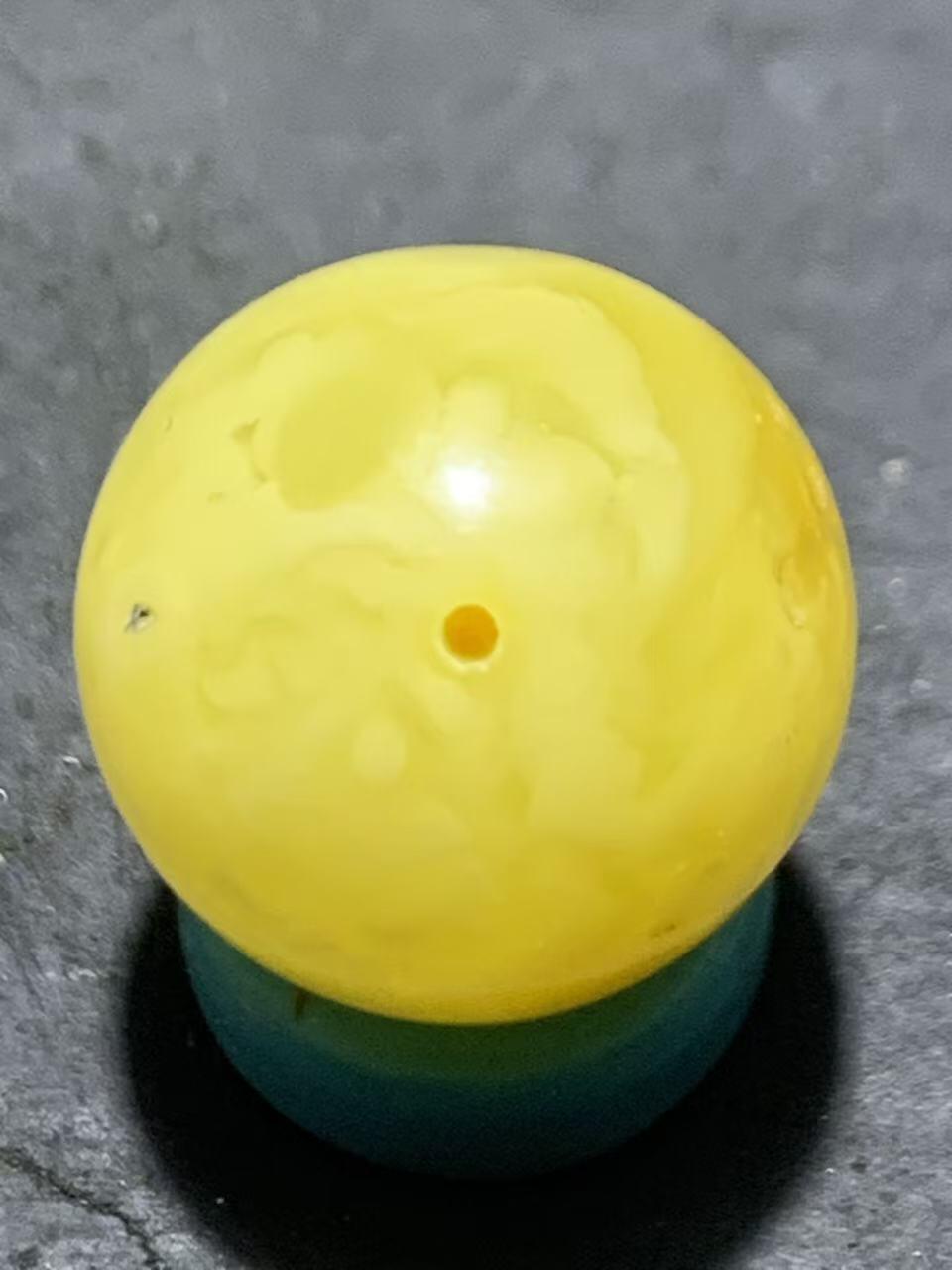 天然乌克兰原矿蜜蜡通货圆珠一颗！