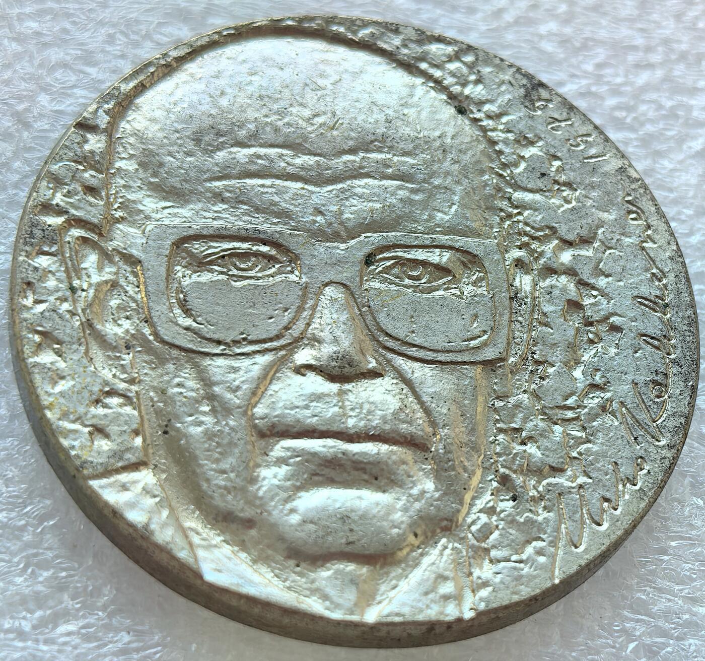 外国优质老铜币纪念币银币专场，周六晚上九点倒数截拍，满百包邮，周日发货,可寄存半年，喜欢朋友微信扫描二维码可直接参拍