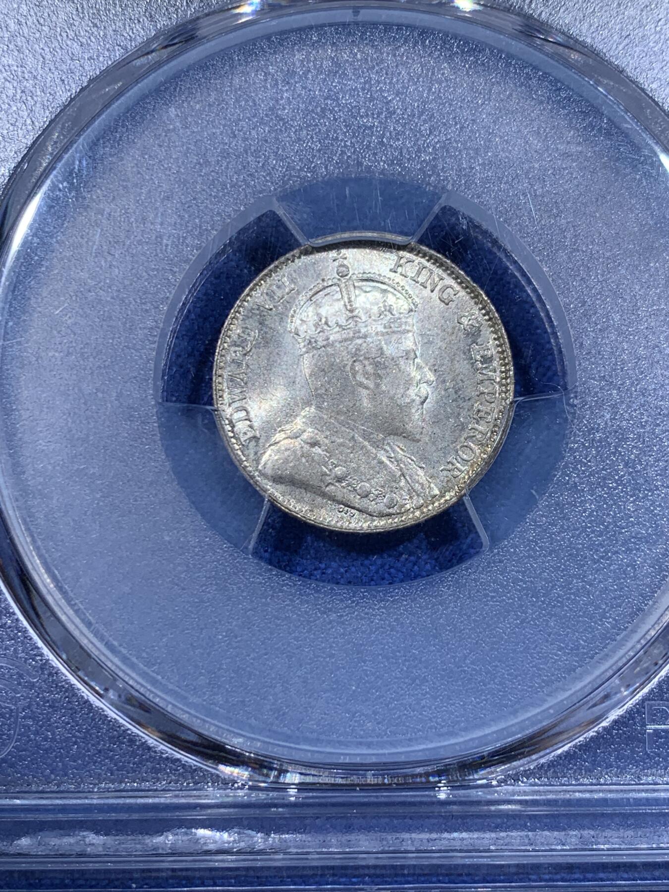 《竞宝斋》第418场 周日，周一，2场连拍 （全场包邮） PCGS MS63 海峡1910年爱德华七世10分银币，出自英国皇家旧藏。爱七的海峡10分高分非常难得，更高仅有个位数，SBP拍卖64分合人民币2203元成交