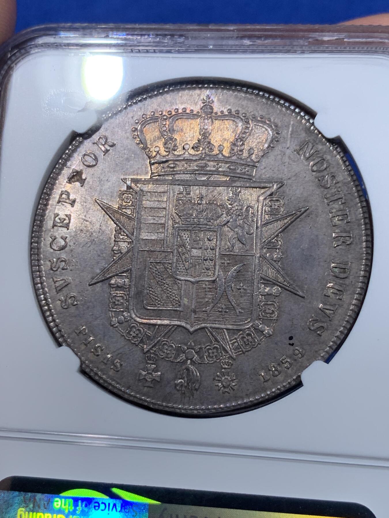 《竞宝斋》第418场 周日，周一，2场连拍 （全场包邮） NGC MS63 意大利1859年托斯卡纳大公国4菲奥里尼大银币，正面为老年版的利奥波德二世，背面为精美的奥地利意大利混合盾徽。均匀灰色包浆，极为难得的是包浆并未盖住转光，转光极强。63中的佼佼者，同时也是托斯卡纳地区最后的主币年份，不可多得。