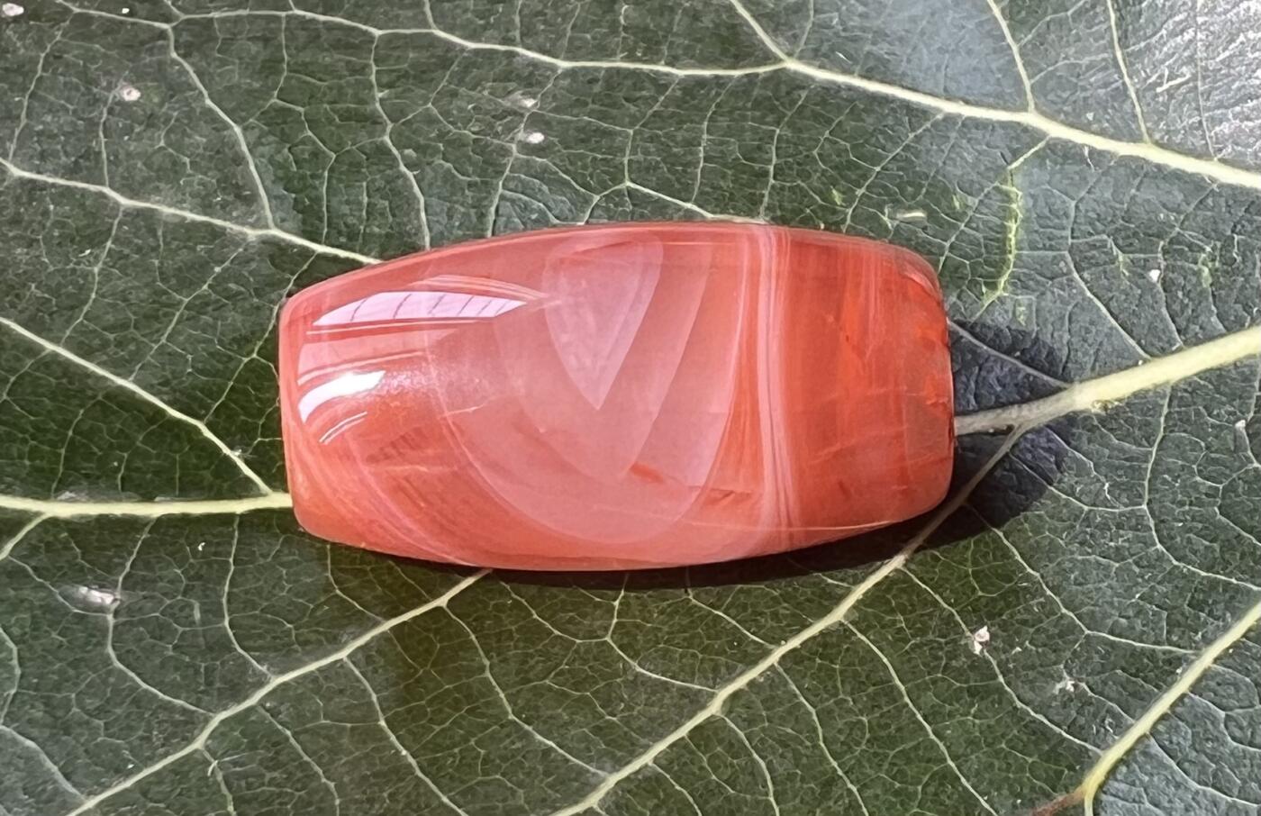 零元拍：南红玛瑙桶珠，约7.4克，25/13MM，颜色以实物为准。