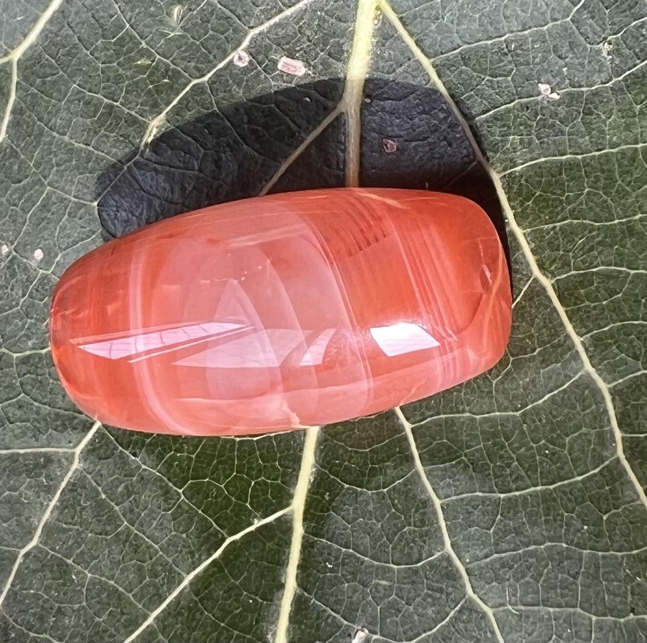 零元拍：南红玛瑙桶珠，约7.4克，25/13MM，颜色以实物为准。