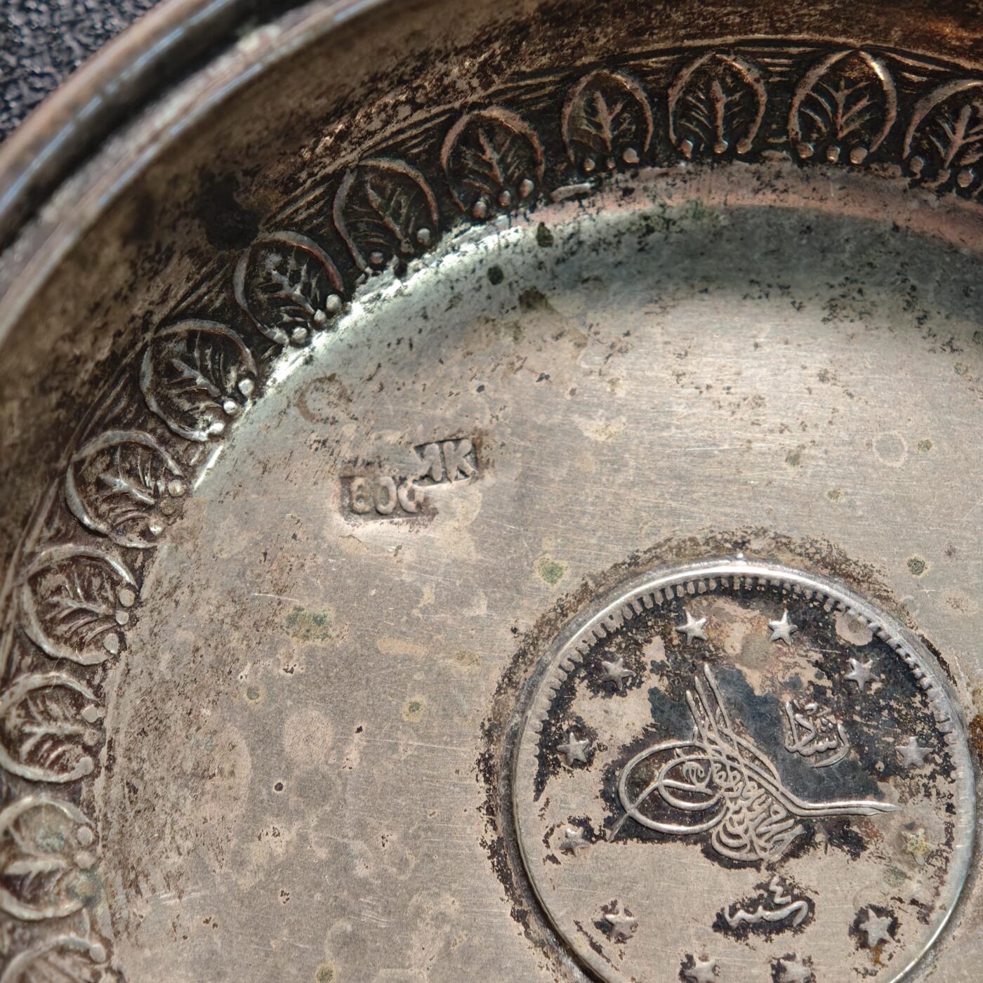 【德藏】世界币章拍卖第146期（拍品征集中~欢迎藏友联系） 早期银币镶嵌 压花银盘 老包浆 直径约：70mm；重约：15.7g