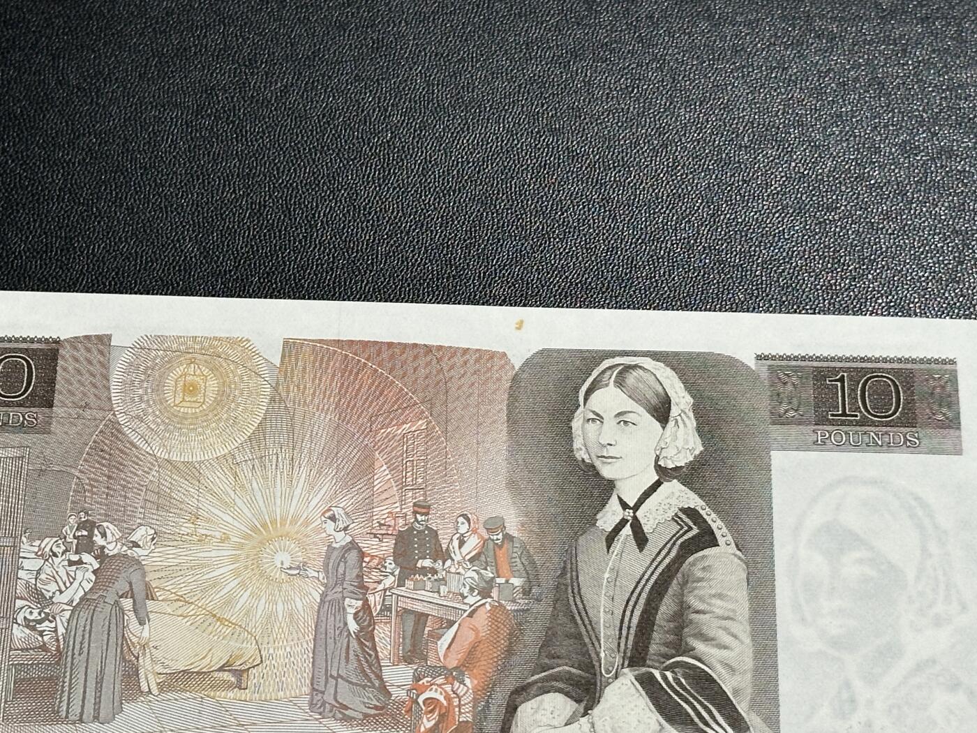 《外钞收藏家》第五百六十七期（本期精选优质品种，欢迎参加）（本平台长期征集拍品、欢迎藏友们联系合作） 英国D序列1镑 A01首发冠 无347 非全新+10镑 背面无L雕刻版UNC-