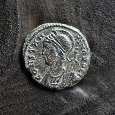 【良泉】【国庆精品场】10月2日晚19.30点开拍！ 222组，西方古代钱币、印章专场 - 【藏家出品C】罗马帝国 君士坦丁大帝（公元 306-337 年在位，罗马首位基督教皇帝） 迁都纪念币，2.37克