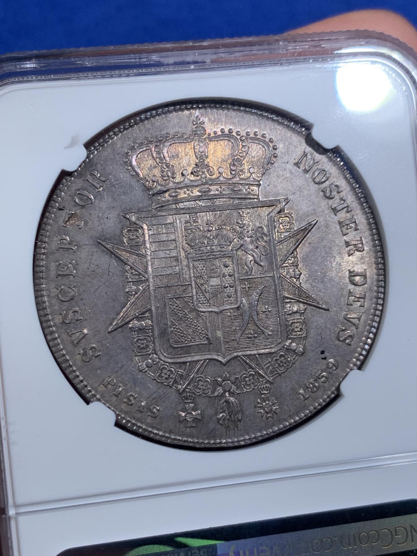《竞宝斋》第418场 周日，周一，2场连拍 （全场包邮） NGC MS63 意大利1859年托斯卡纳大公国4菲奥里尼大银币，正面为老年版的利奥波德二世，背面为精美的奥地利意大利混合盾徽。均匀灰色包浆，极为难得的是包浆并未盖住转光，转光极强。63中的佼佼者，同时也是托斯卡纳地区最后的主币年份，不可多得。