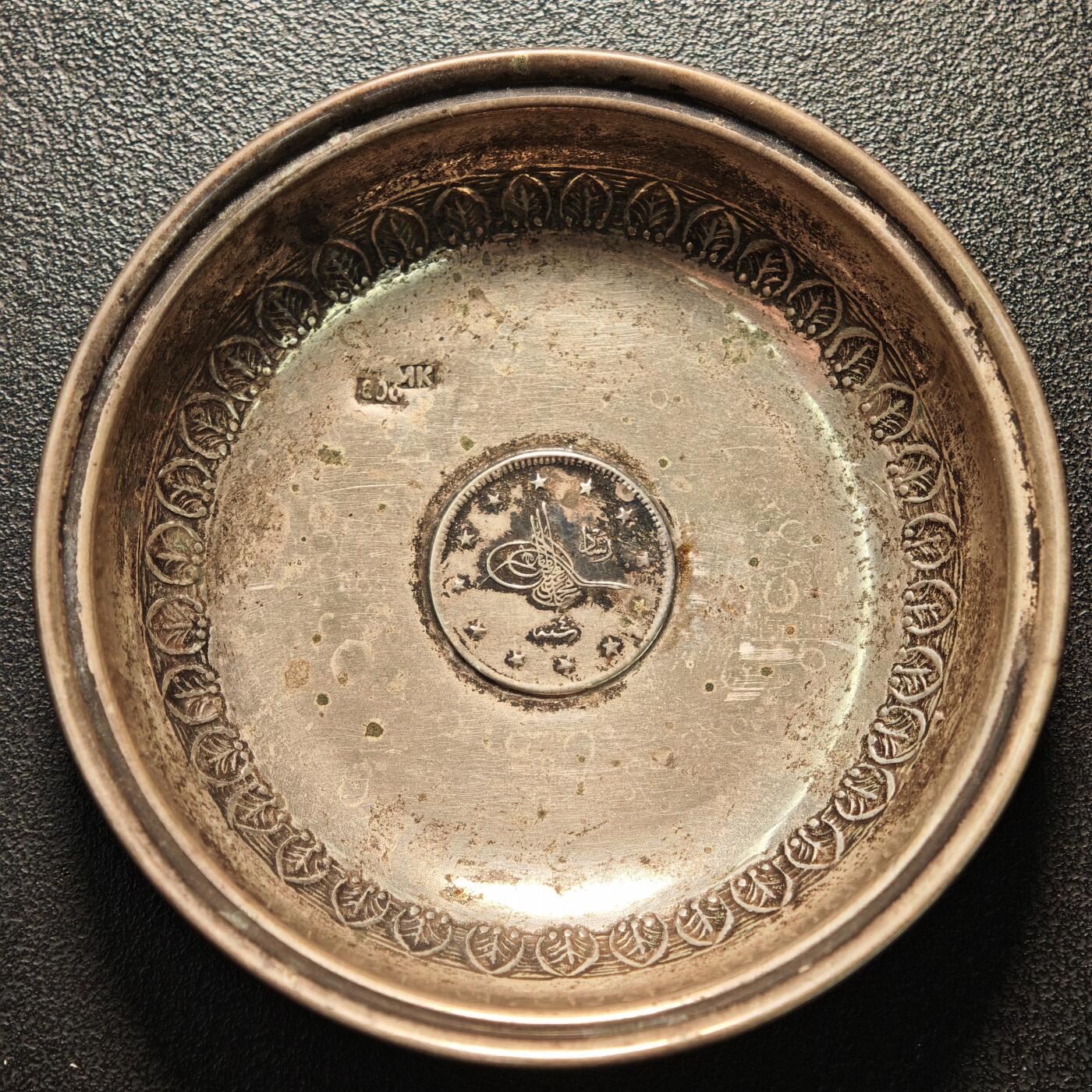 【德藏】世界币章拍卖第146期（拍品征集中~欢迎藏友联系） 早期银币镶嵌 压花银盘 老包浆 直径约：70mm；重约：15.7g