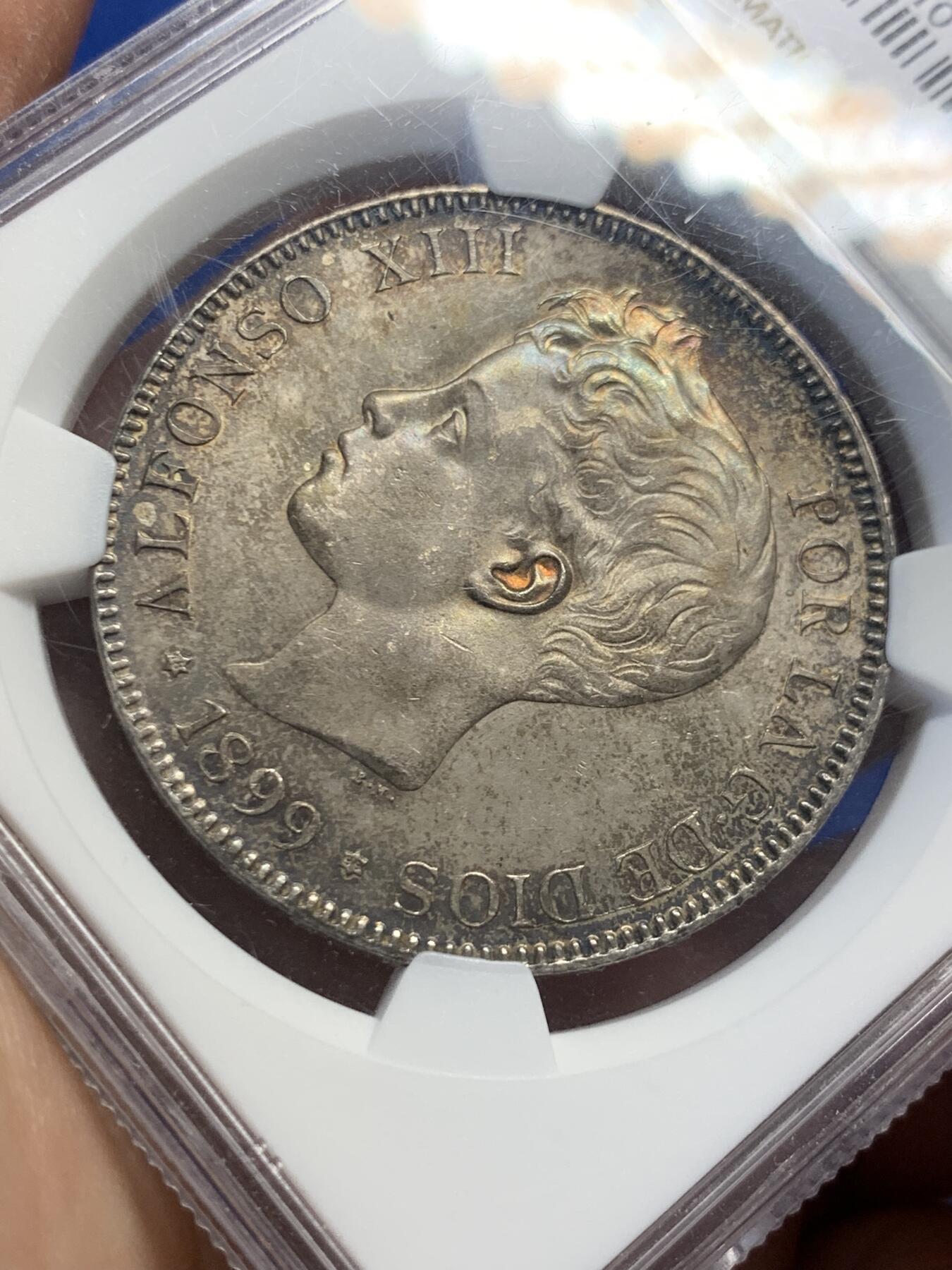 《竞宝斋》第418场 周日，周一，2场连拍 （全场包邮） NGC MS64 西班牙1899年阿方索十三世小孩头5比塞塔双柱银币 包浆温润 双面同时拥有重彩和鲜艳光泽 值得入藏的品相。