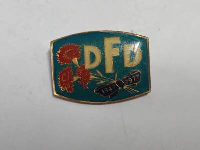 韵星假日拍卖第二十四期 -- Rimey Holidays Auction 24 - 民主德国DFD成立30周年徽章