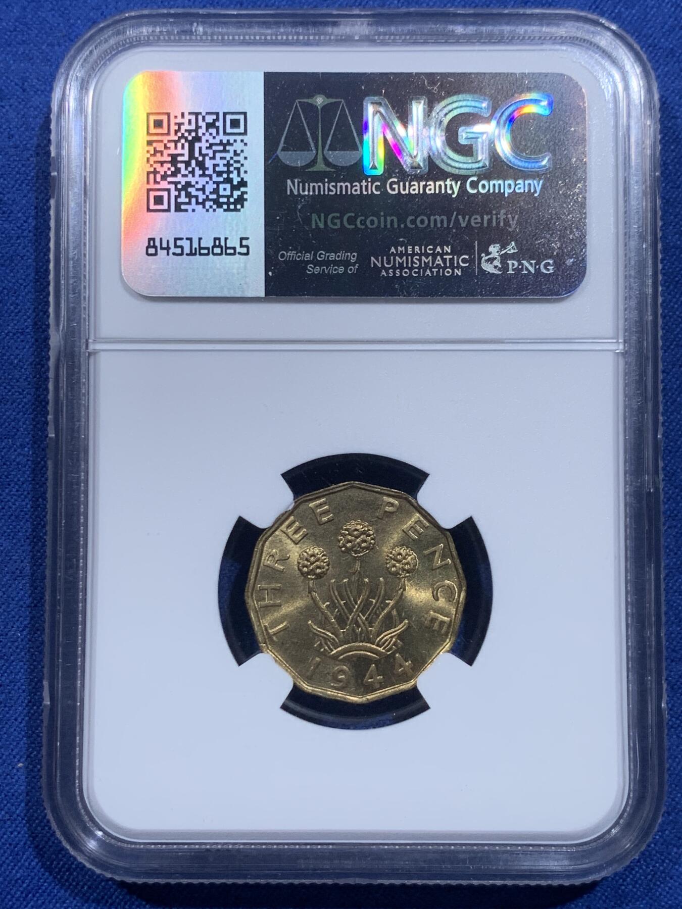 《竞宝斋》第419场 周日，周一，2场连拍 （全场包邮） NGC MS65 英国1944年黄铜十二边形3便士，卷拆曝光，少见高分