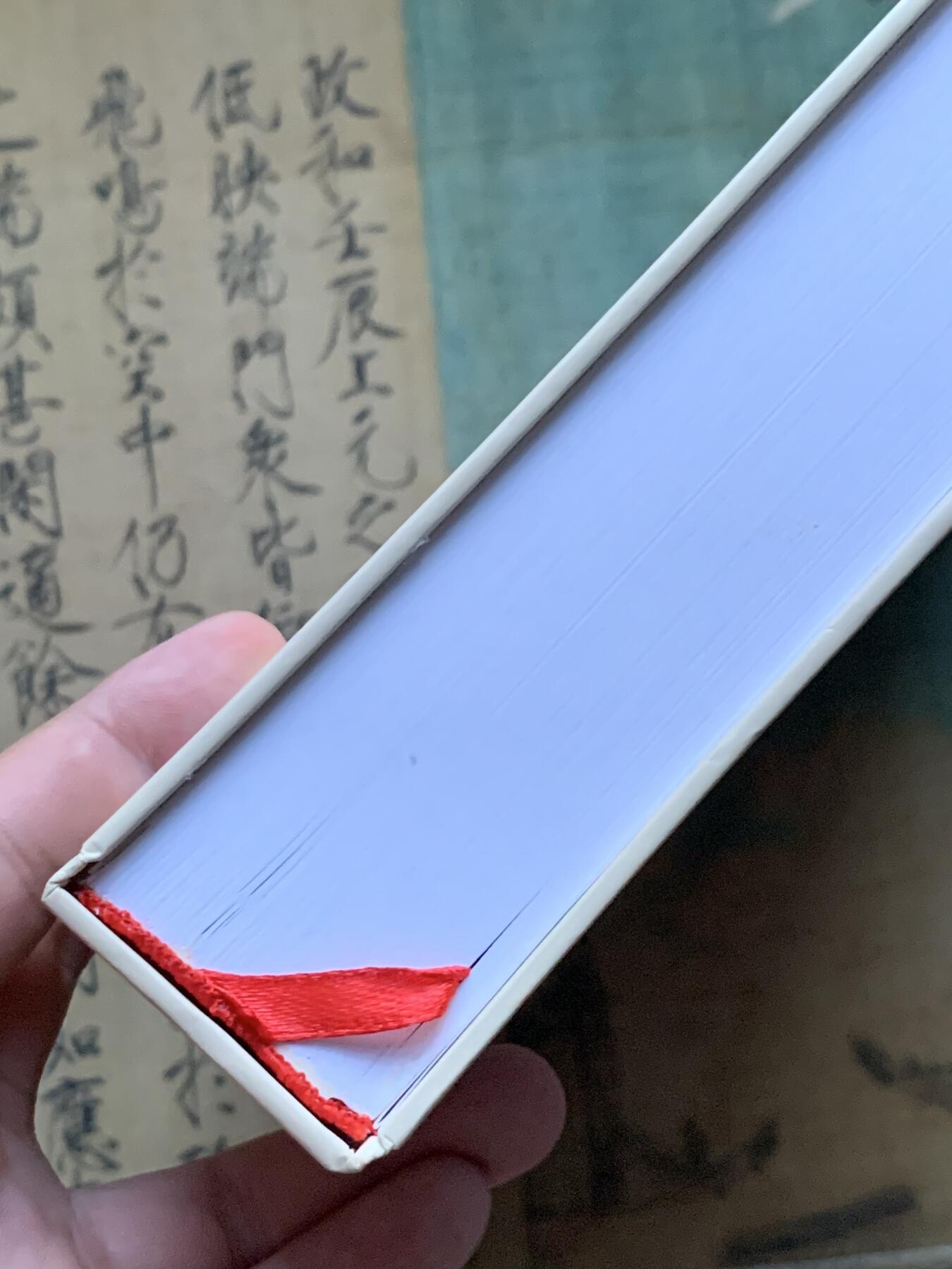 《竞宝斋》第419场 周日，周一，2场连拍 （全场包邮） 精装大开本目录 越南国家银行成立70周年纪念版书籍，英文版，限量发行，是目前官方介绍越南历史货币最权威最详细的书籍，很厚重，铜板纸印刷，质量非常好，有600多页 书重3.45公斤连礼盒重4.3公斤