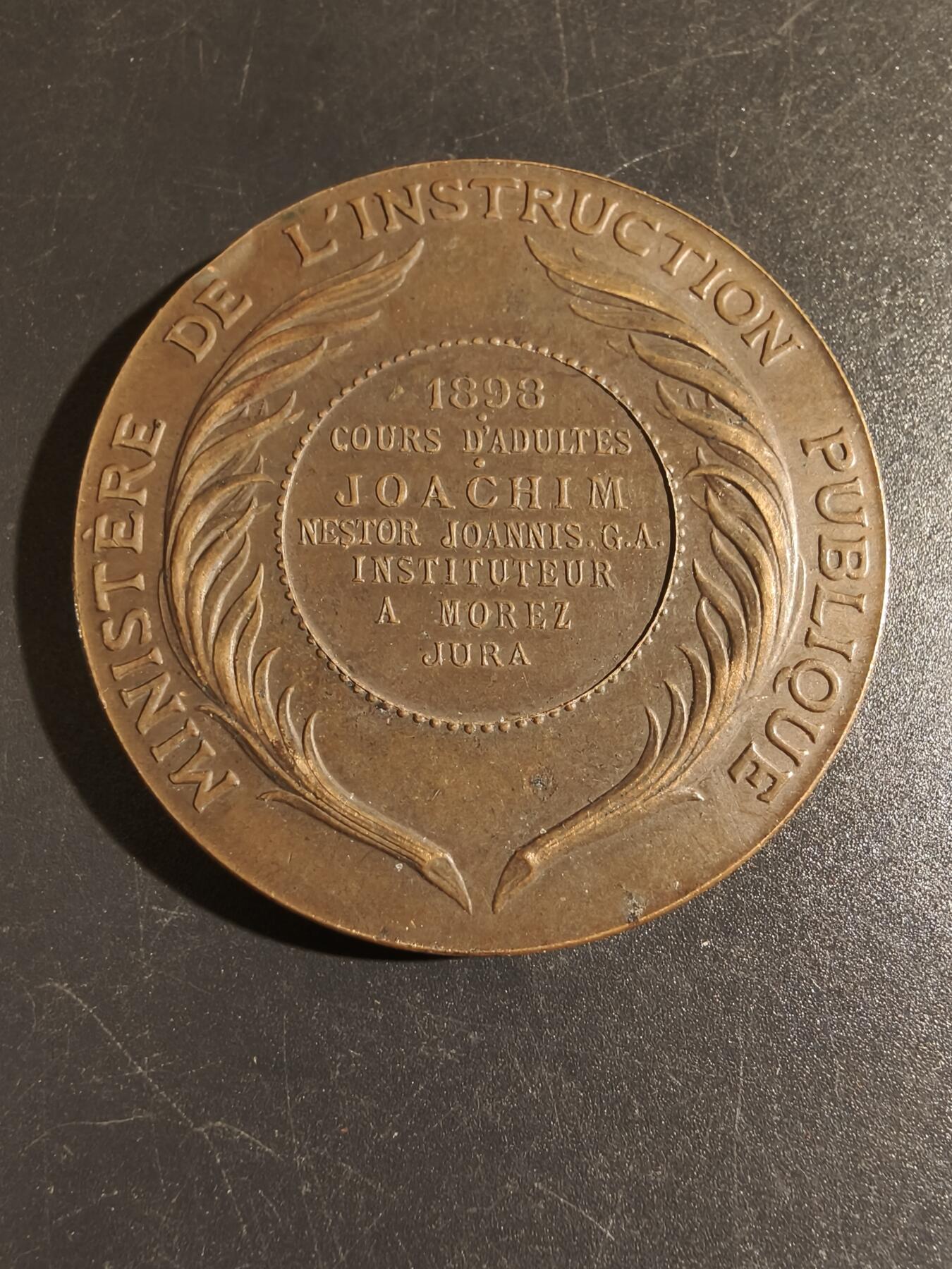 老王徽章第149期 法国1893年公共教育协会大铜章    大师作品    直径50mm   重量65g