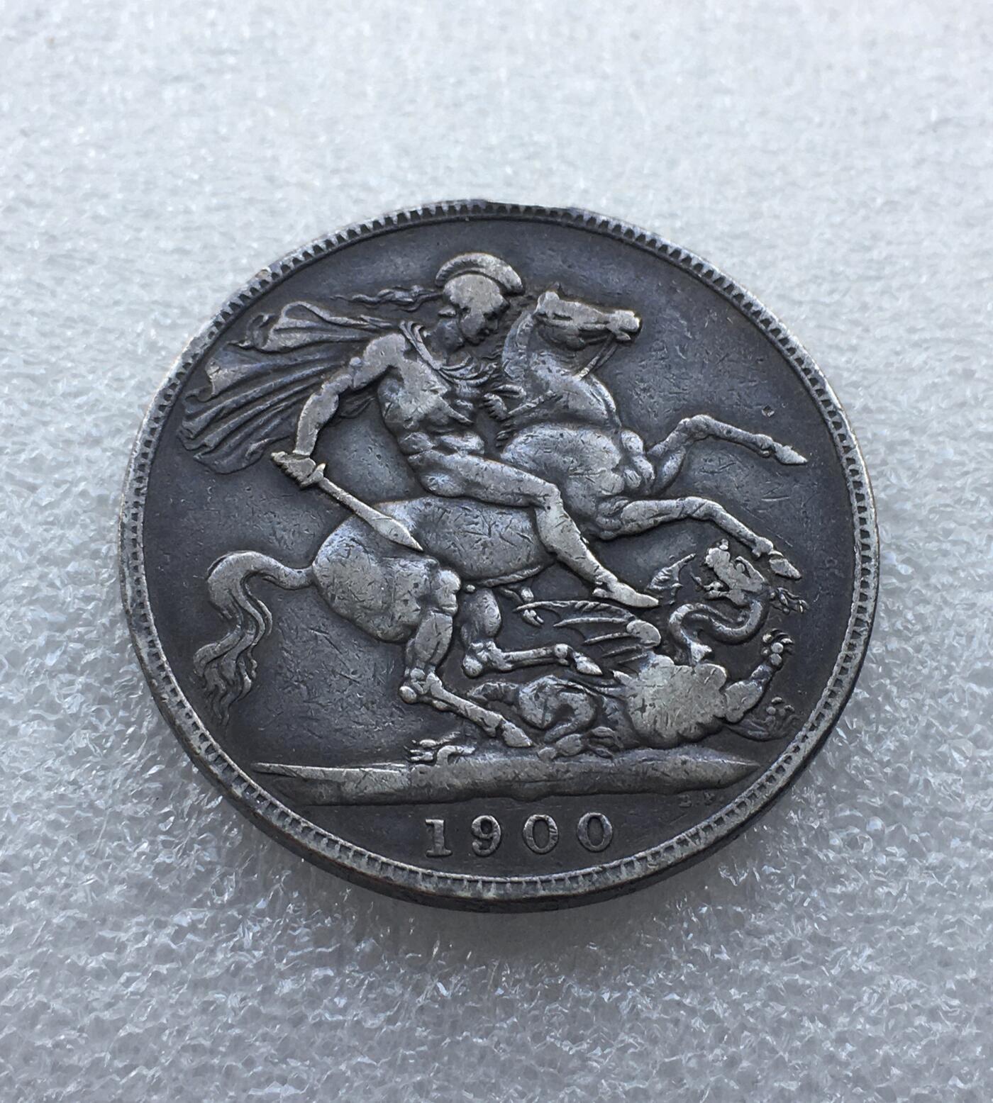 世界钱币专场拍卖 1900年英国维多利亚女王披纱马剑一克朗银币 大老黑