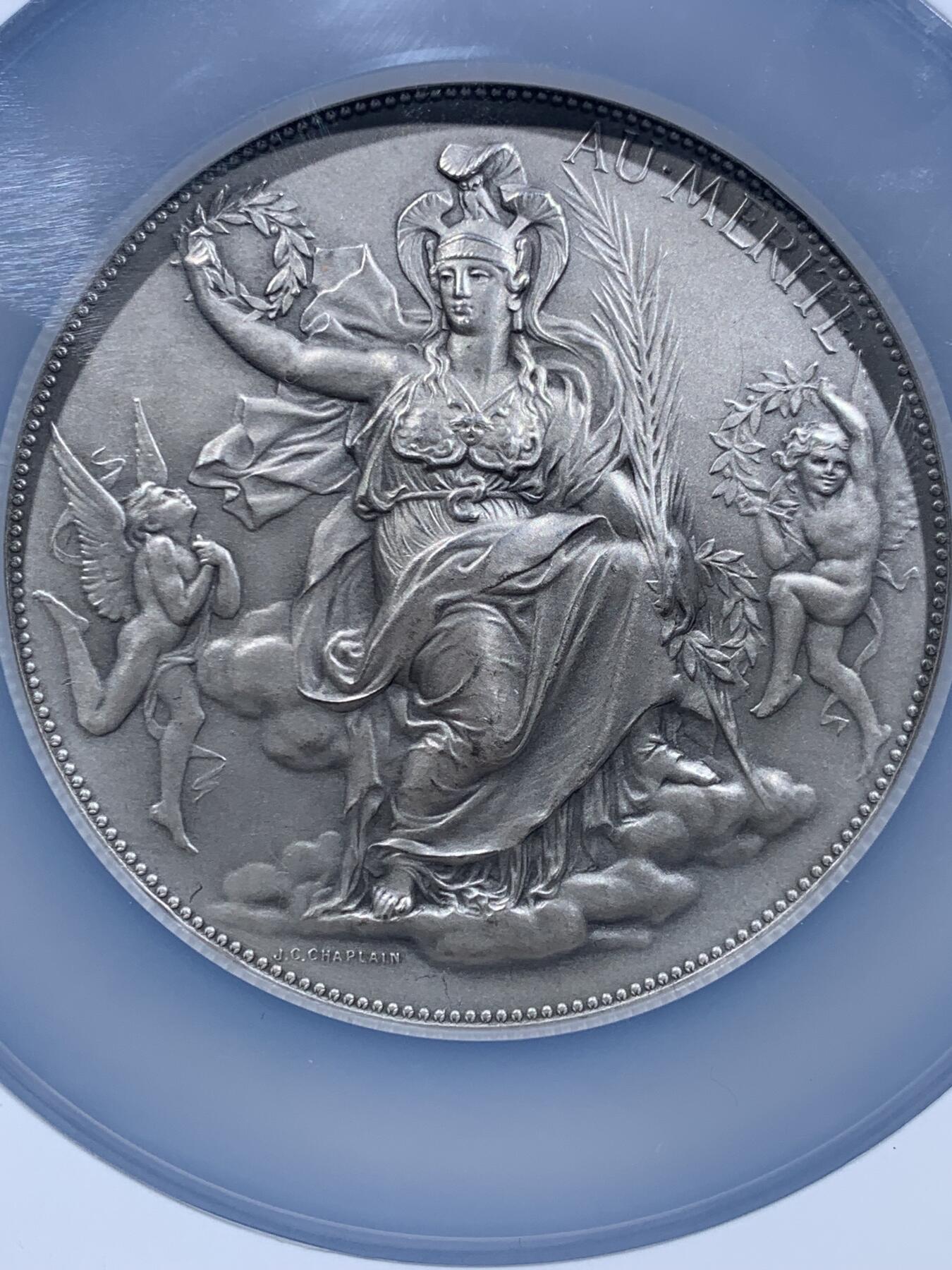 《竞宝斋》第419场 周日，周一，2场连拍 （全场包邮） NGC MS63 法国 1919新艺术大银章【玛丽安娜】大师沙普兰Chaplain百年古董超大银章，69mm，138克 法国名章，巴黎造币厂为奖励建筑成就而定制，实物精美 加大加厚盒
