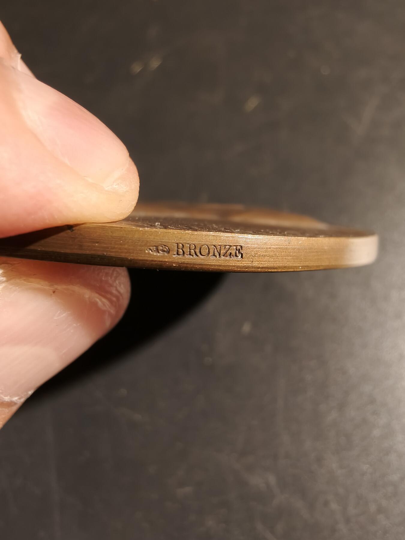 老王徽章第149期 法国1895年国民议会大铜章    大师夏普兰作品    直径68mm   重量123.9g