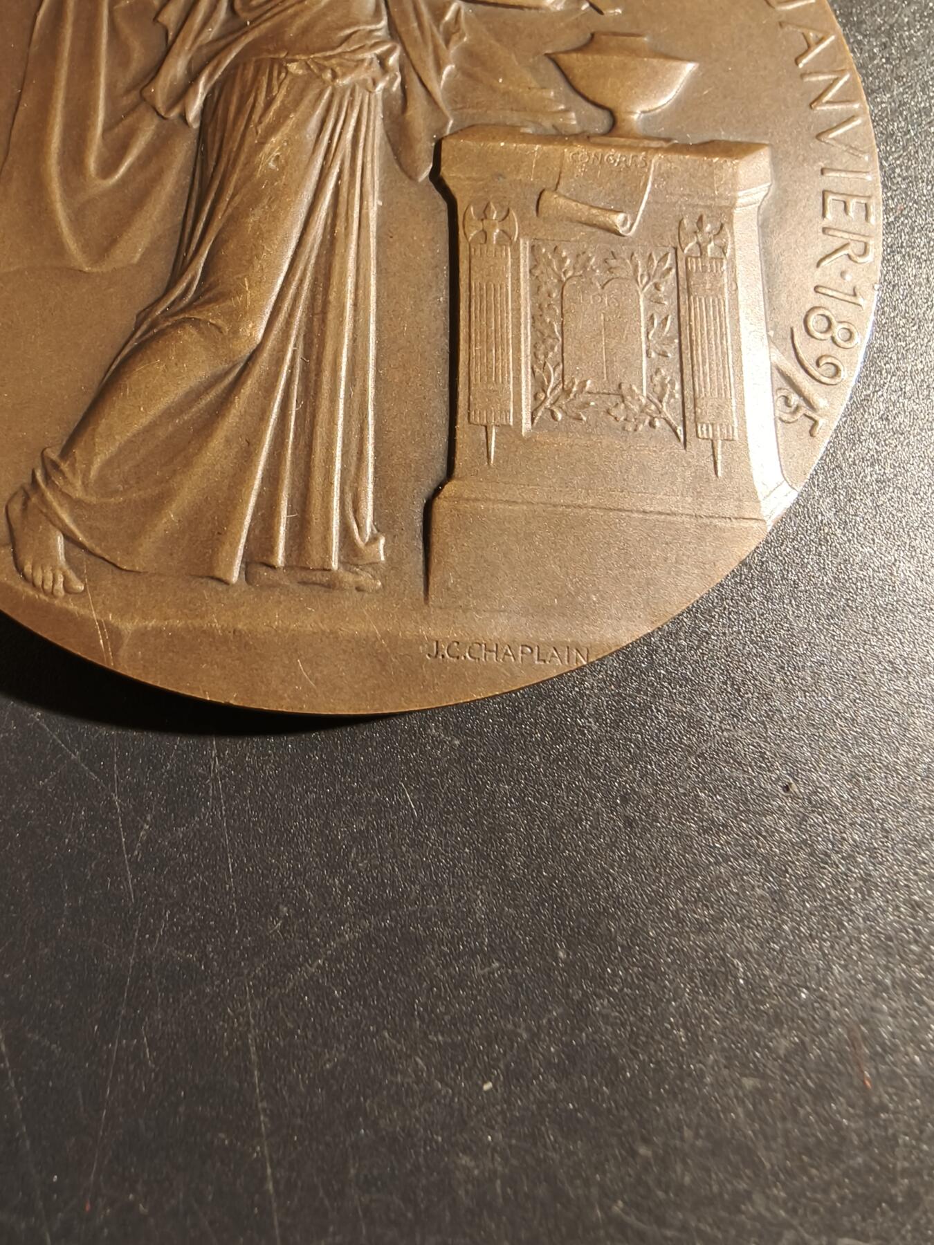 老王徽章第149期 法国1895年国民议会大铜章    大师夏普兰作品    直径68mm   重量123.9g