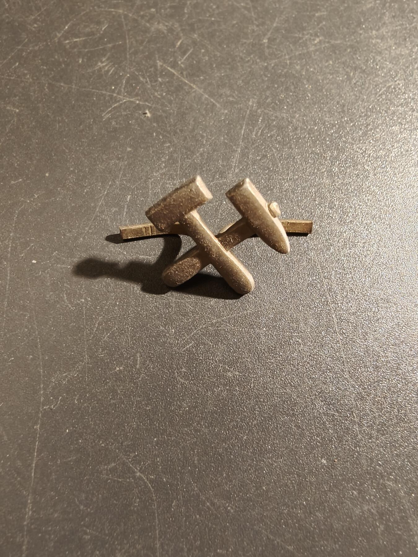 老王徽章第149期 德三矿业帽徽