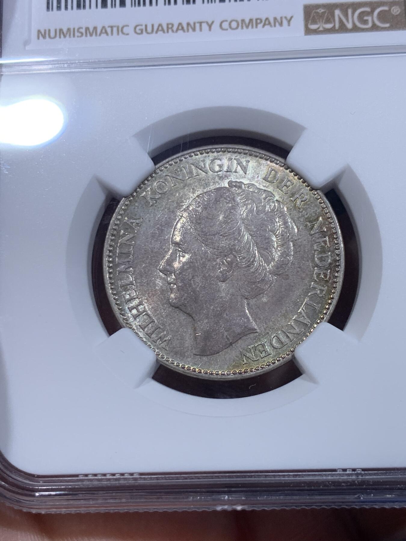 《竞宝斋》第419场 周日，周一，2场连拍 （全场包邮） NGC MS62 荷兰1939年威廉明娜1盾银标 转光好品 也是外国老包浆老味道的 收藏好品
