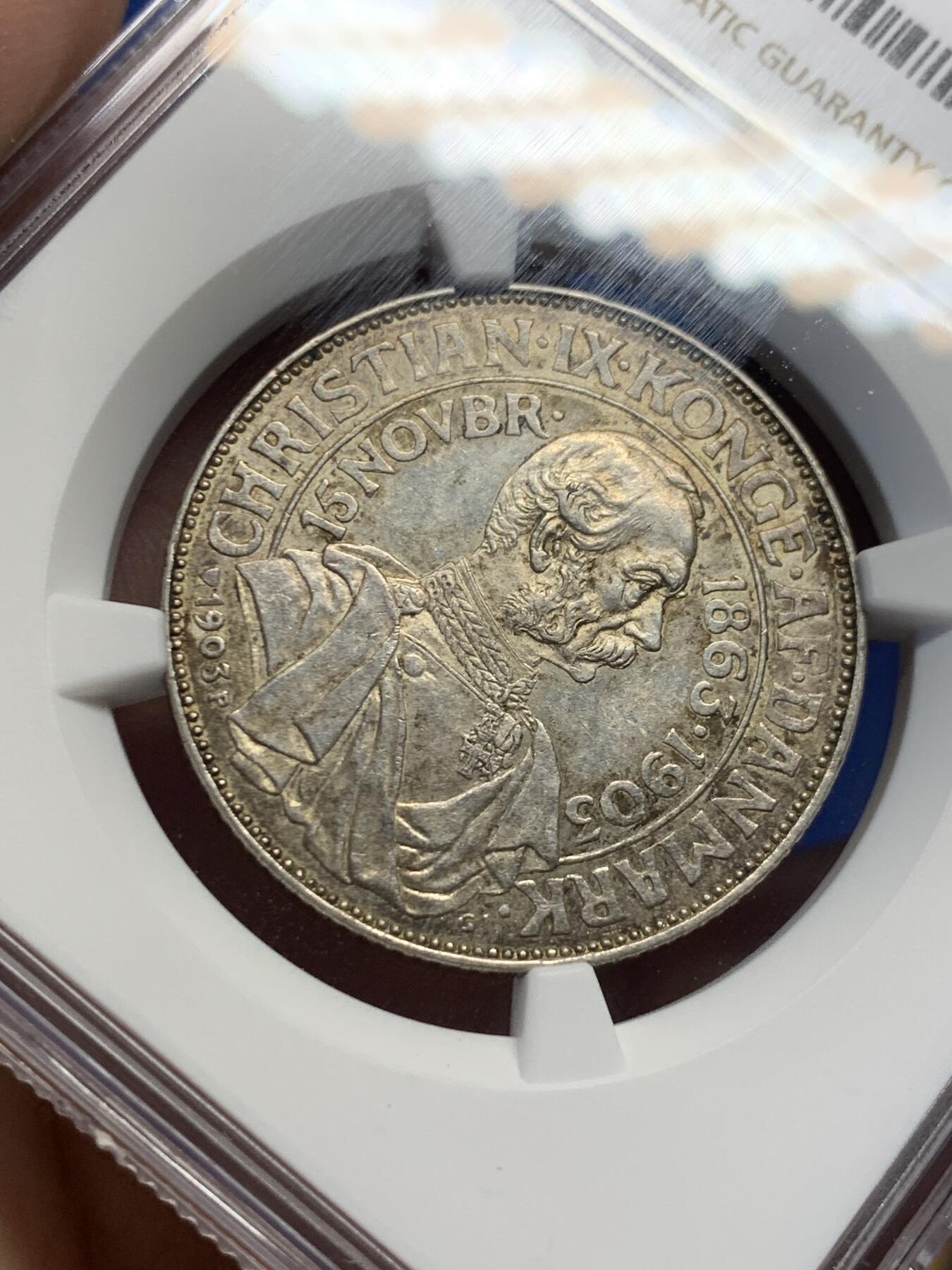 《竞宝斋》第419场 周日，周一，2场连拍 （全场包邮） NGC AU58 丹麦1903年克里斯蒂安九世在位40周年2克朗银币