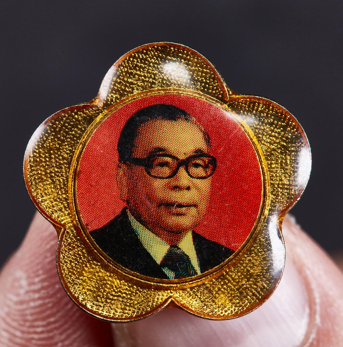 【俄甄集藏】金风送爽-2025年(042) 09-24星期三晚 19:30 全场包邮