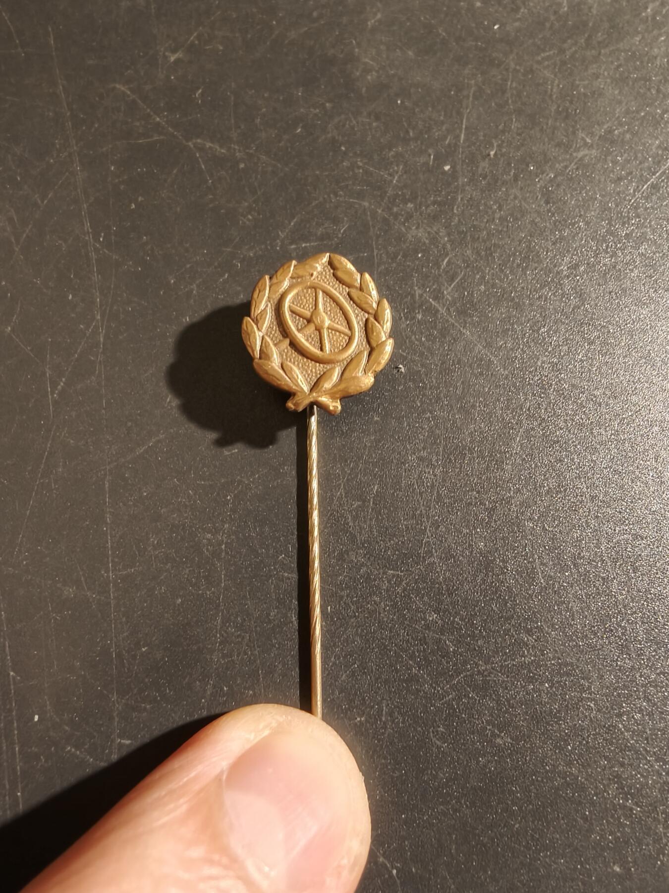 老王徽章第149期 德三汽车驾驶员熟练度针插