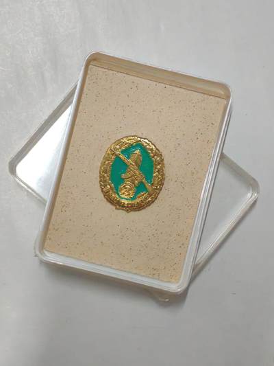 韵星假日拍卖第二十四期 -- Rimey Holidays Auction 24 - 民主德国优秀边防成员证章 带原盒 稀有