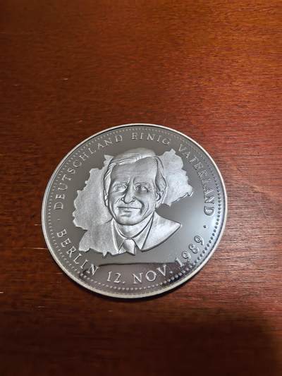 长老汇蛇年精选第四十六场拍卖 1990德国两德统一精制银章，20克999银，40MM