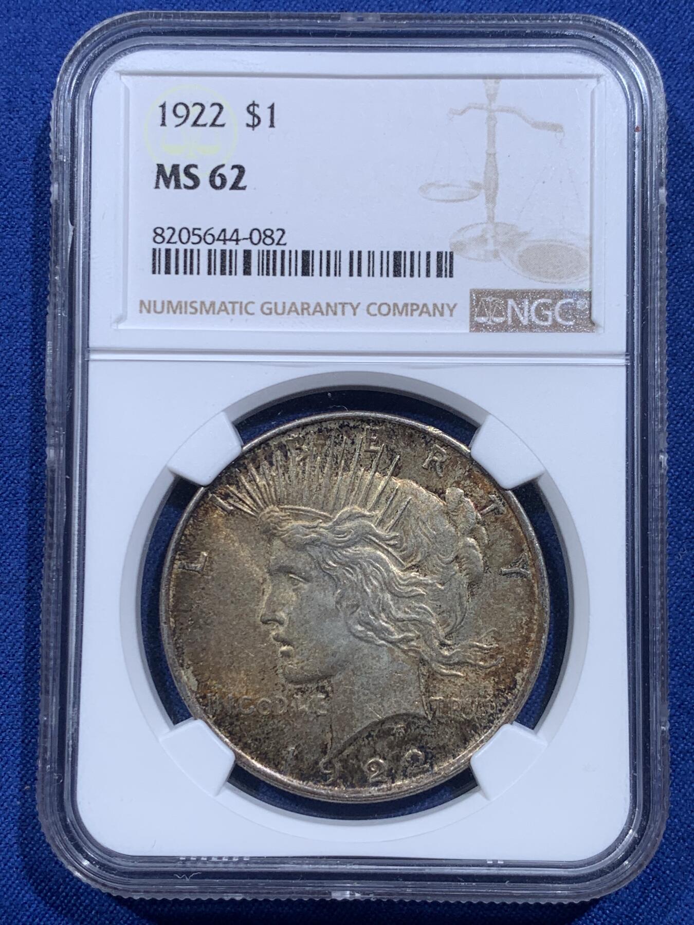 《竞宝斋》第419场 周日，周一，2场连拍 （全场包邮） NGC MS62 美国1922年和平一美元银币 酱五彩包浆 五彩和平少见